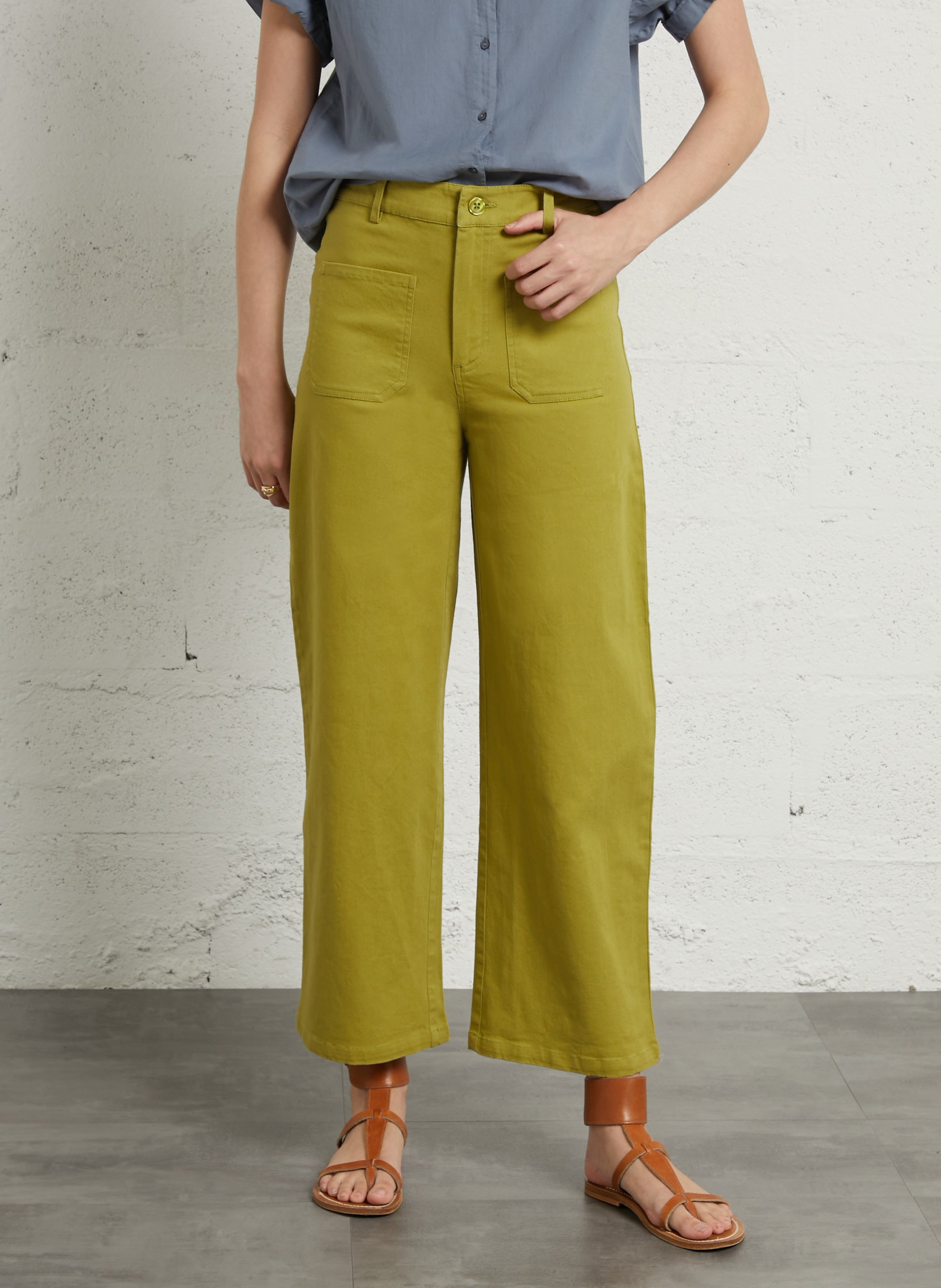 Hoch sitzende Straight-Leg-Hose mit Taschen PETITE MENDIGOTE Grun