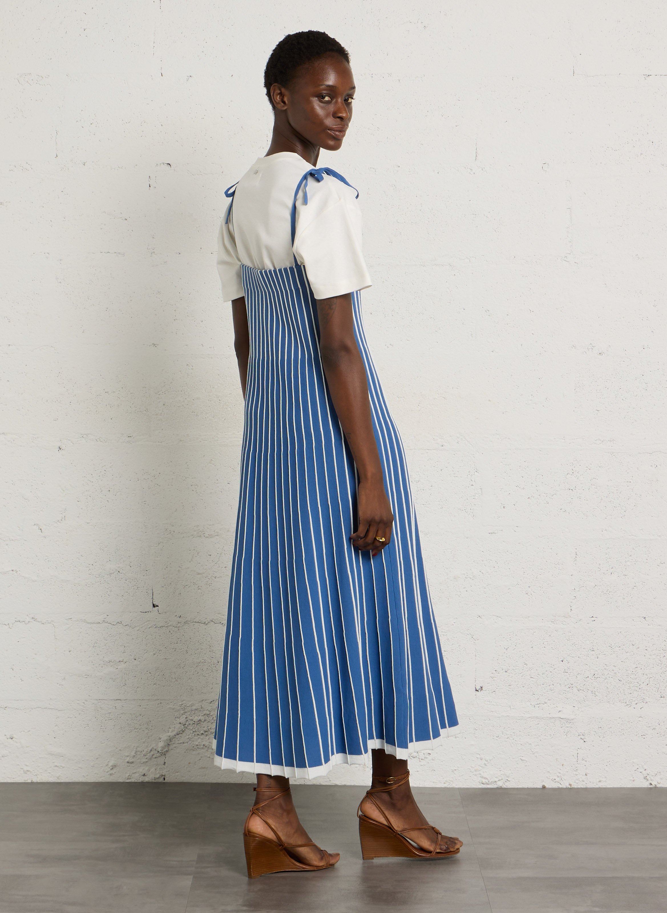 Gestreiftes Midikleid aus Baumwolle mit ausgestelltem Schnitt THE TINY BIG SISTER Blau