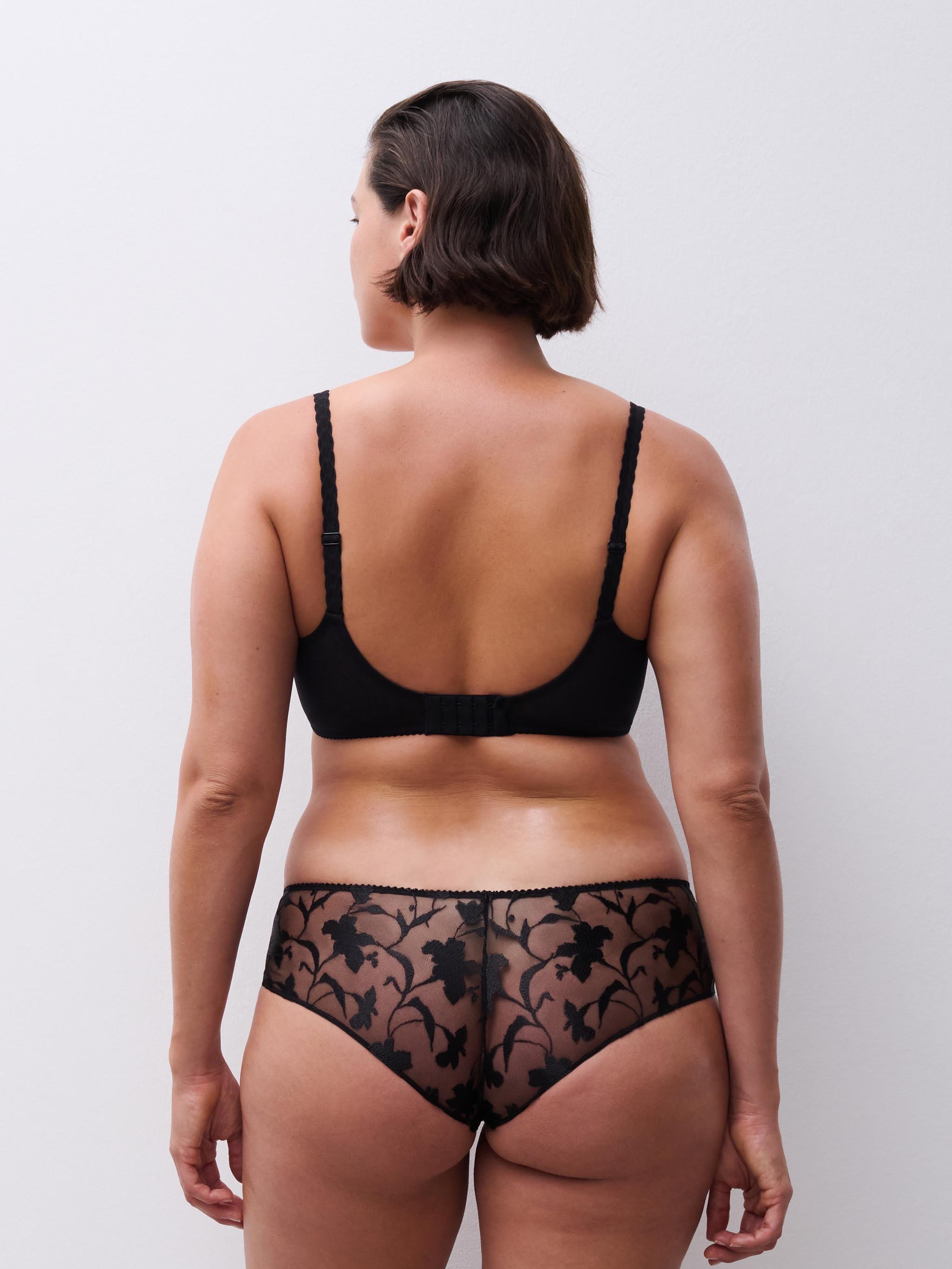 Shorty floral embroidery CHANTELLE Black