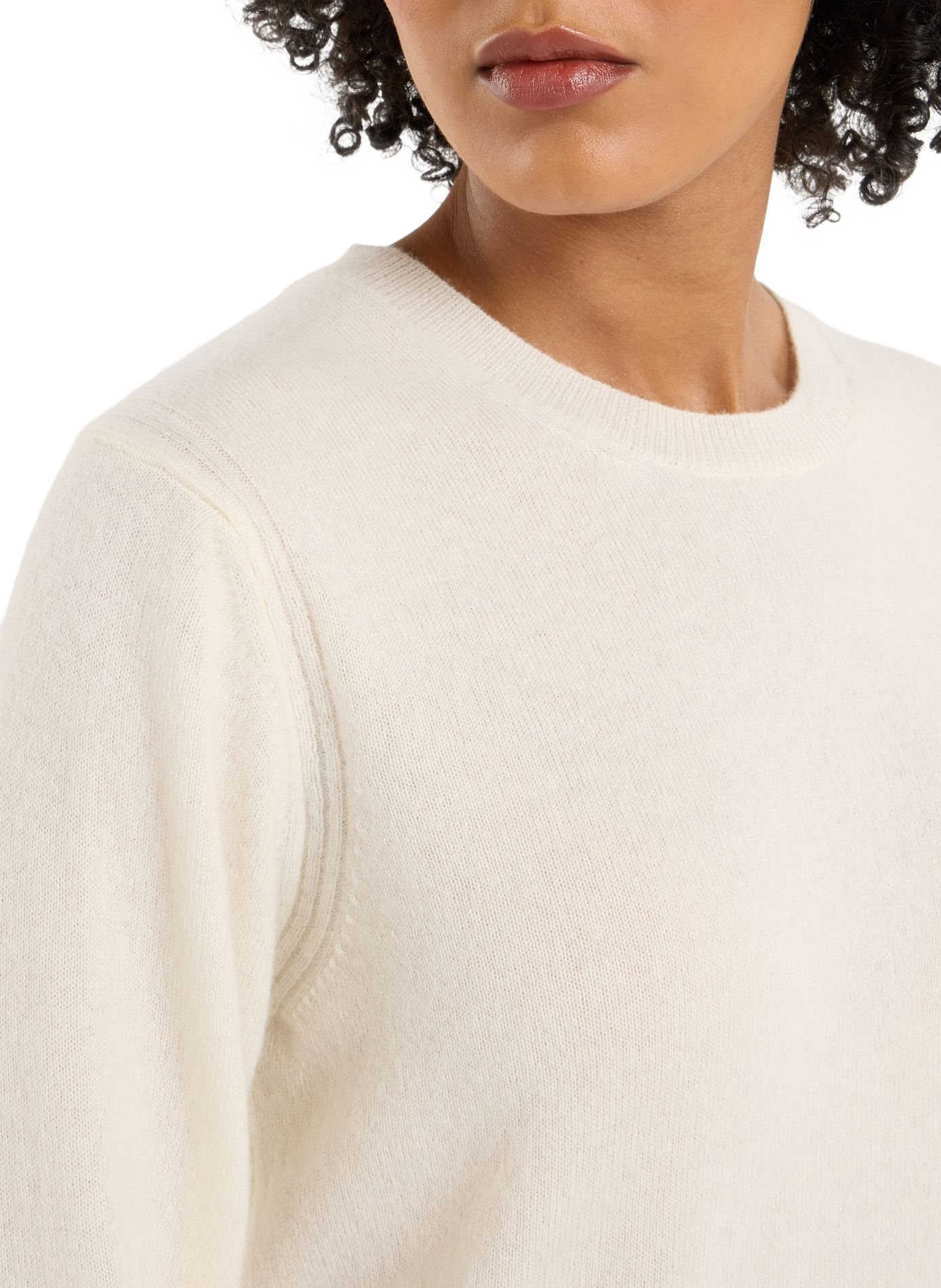 Qiria round neck cashmere straight sweater. SAISON 1865 Beige