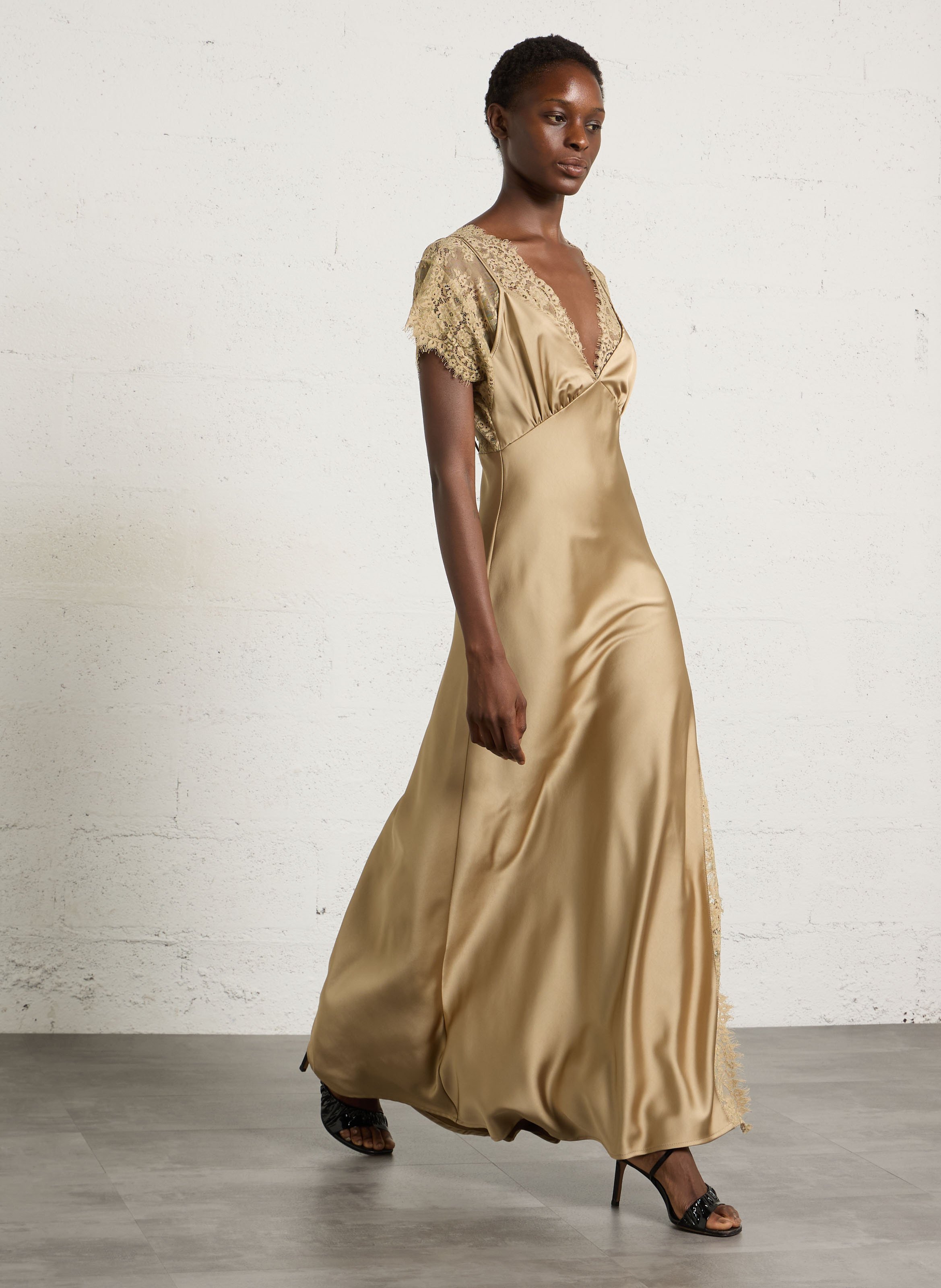 Robe longue à dentelle satinée  IMPERIAL Beige
