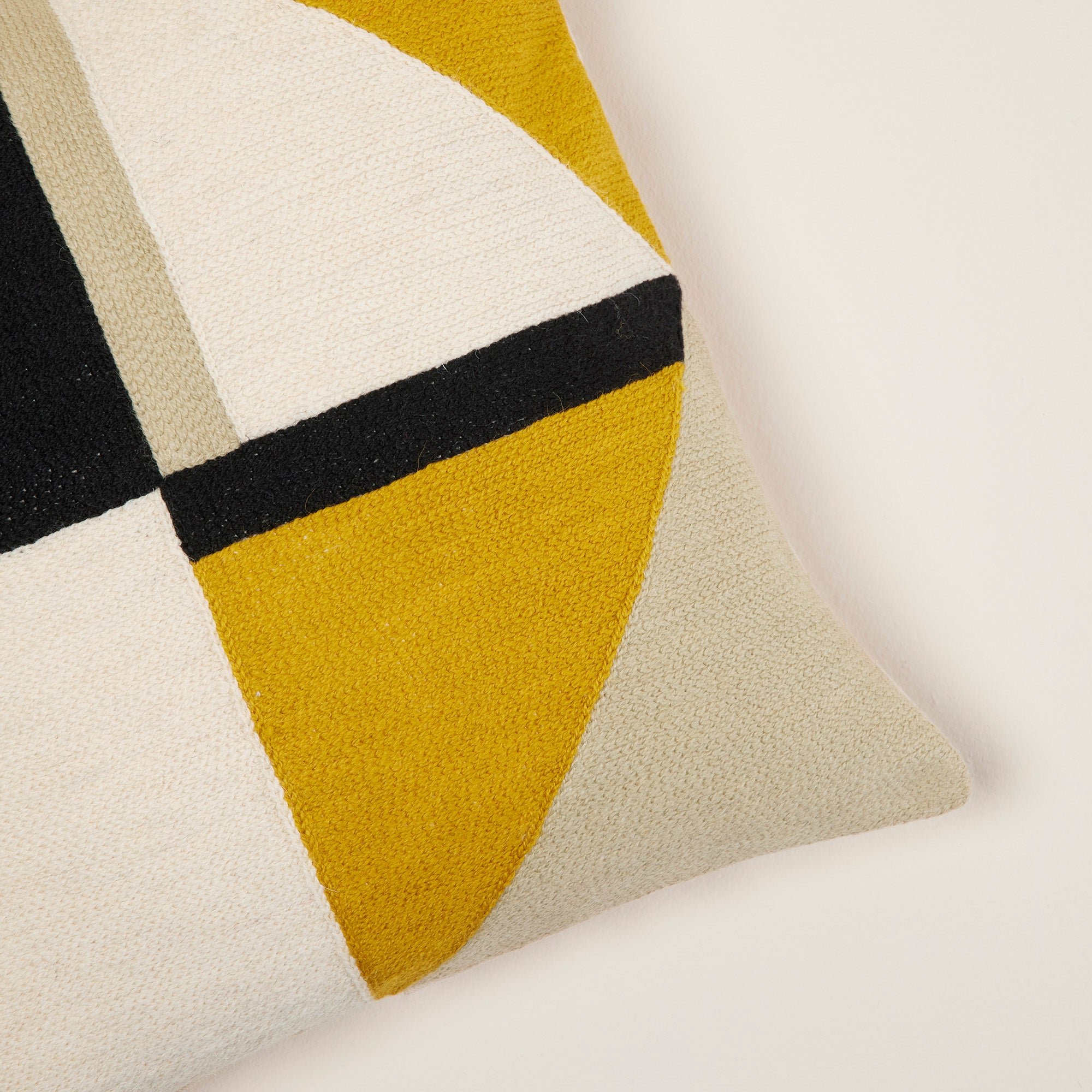 TRIAGO - Cotton cushion cover MADURA Yellow