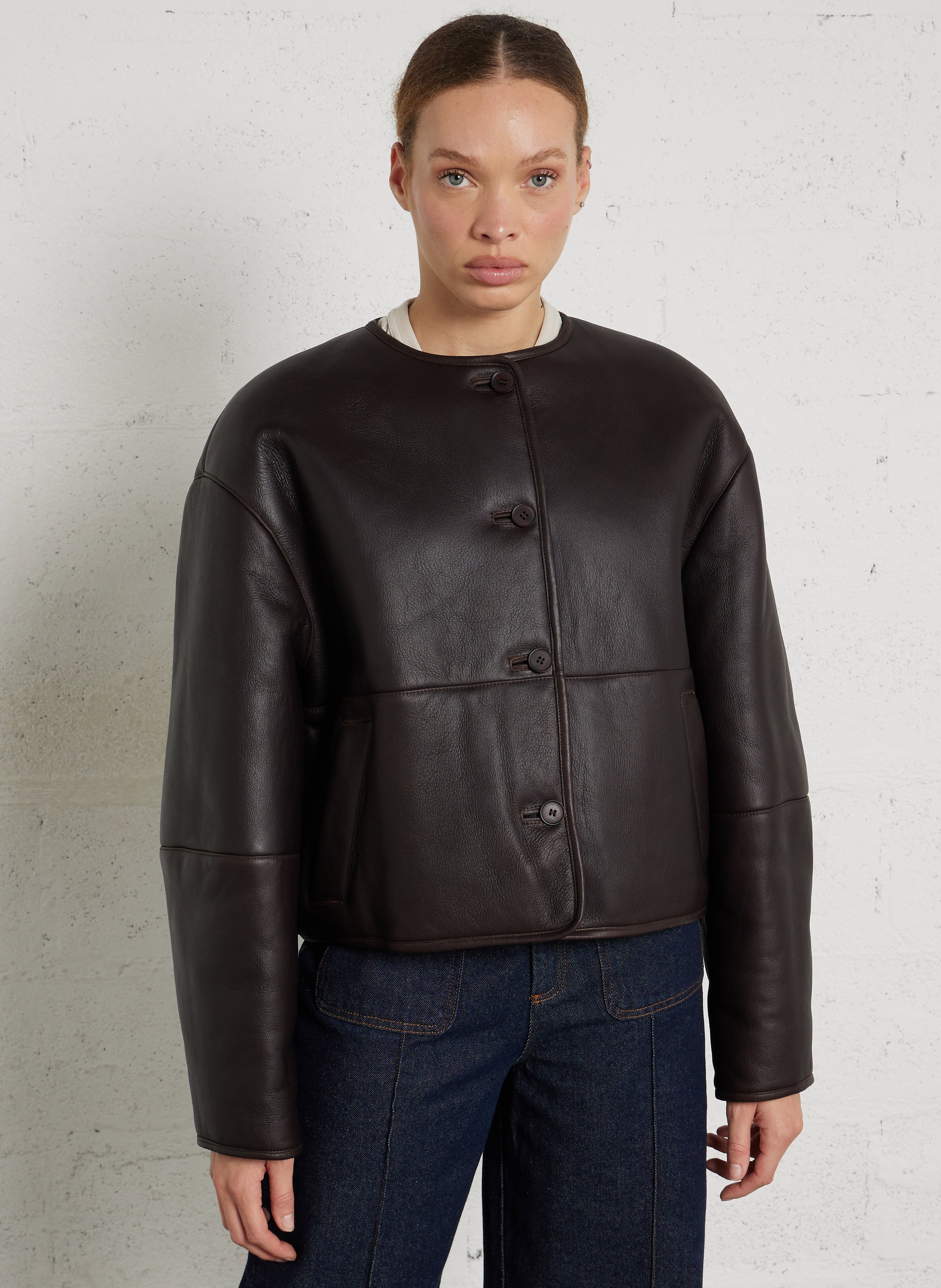 Ronde leren mantel in effen kleur. SOEUR Bruin