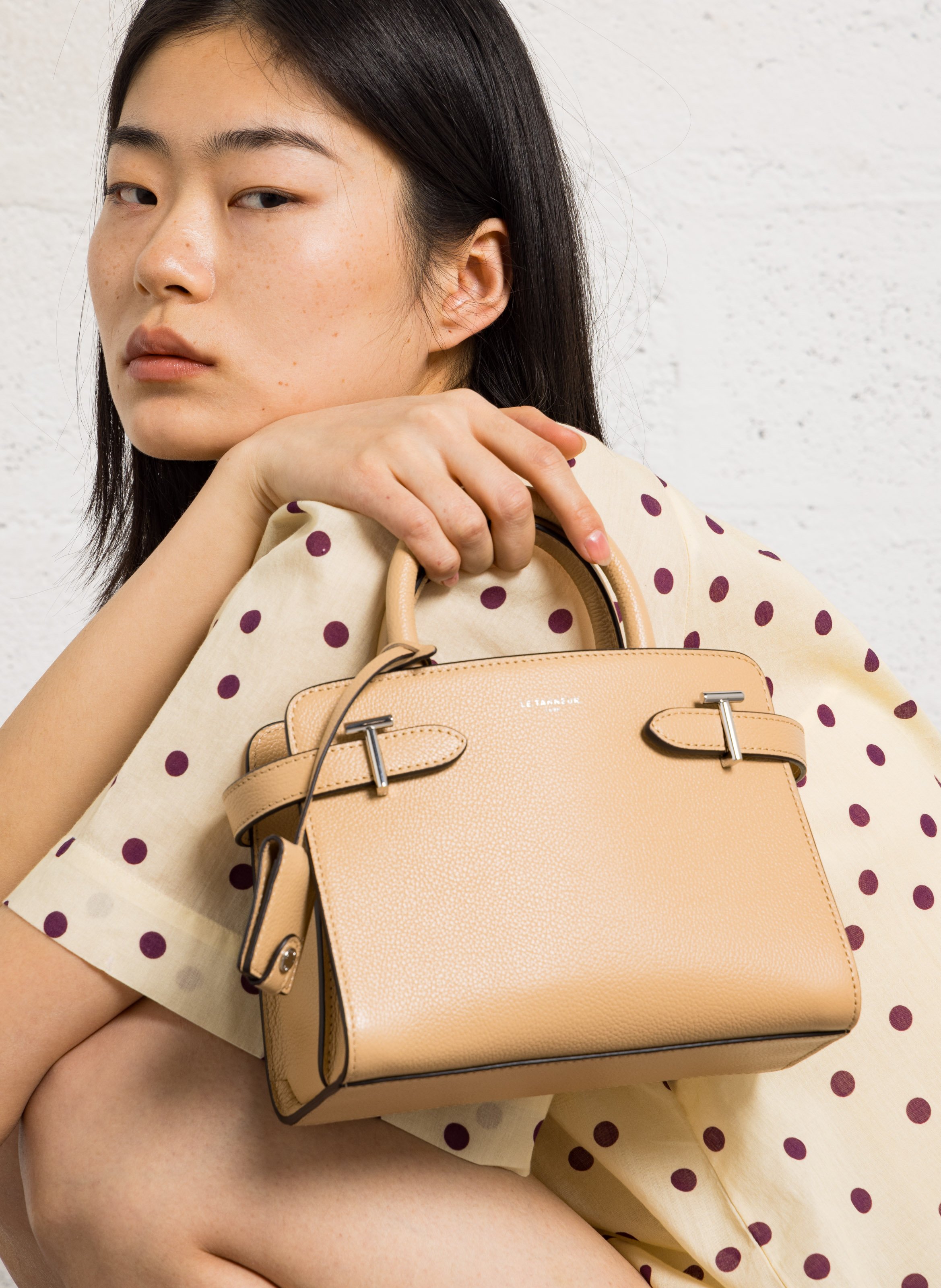 Bowlingtasche aus genarbtem Leder mit Reißverschluss Beige