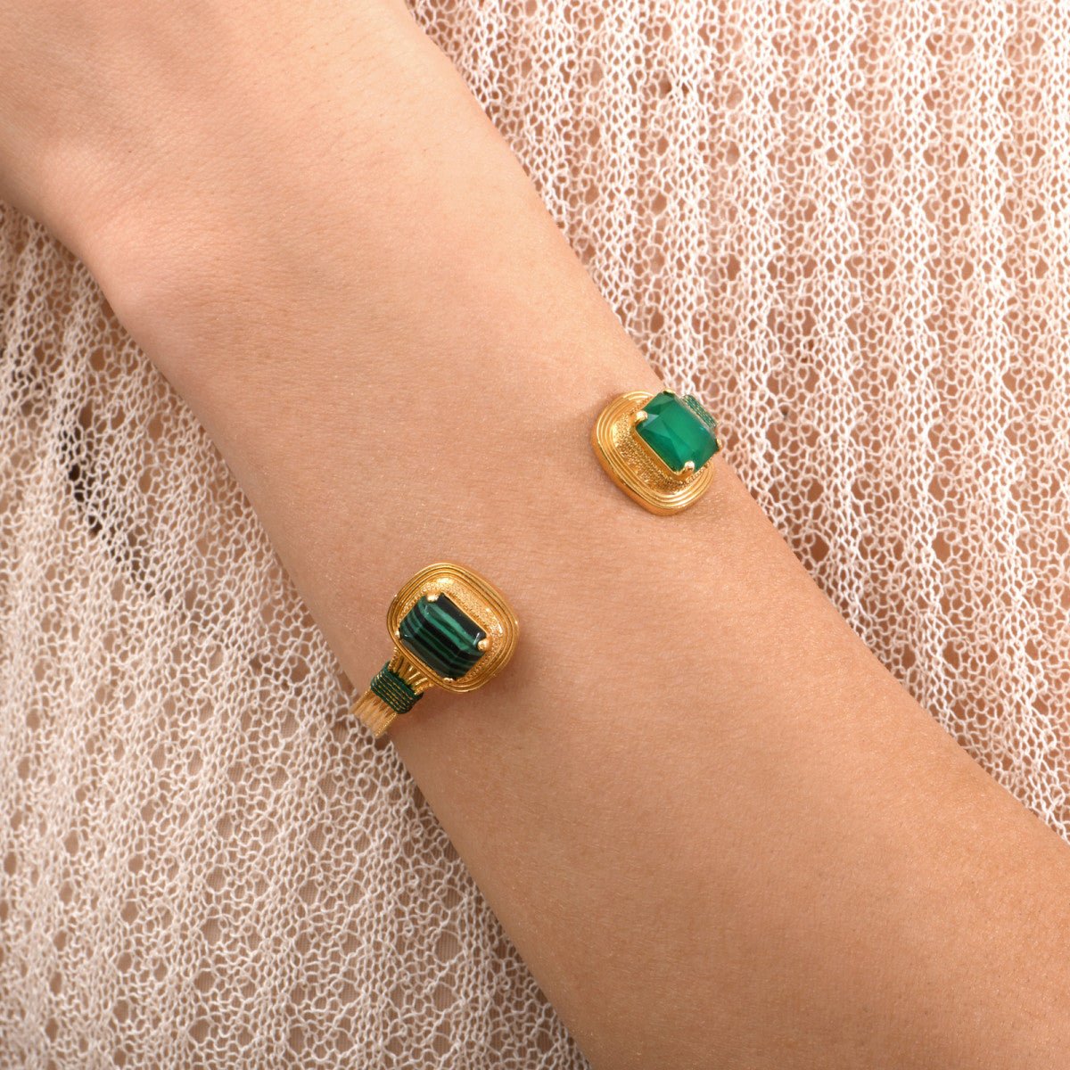 Adjustable bangle bracelet in fine gold plating. SATELLITE PARIS Green