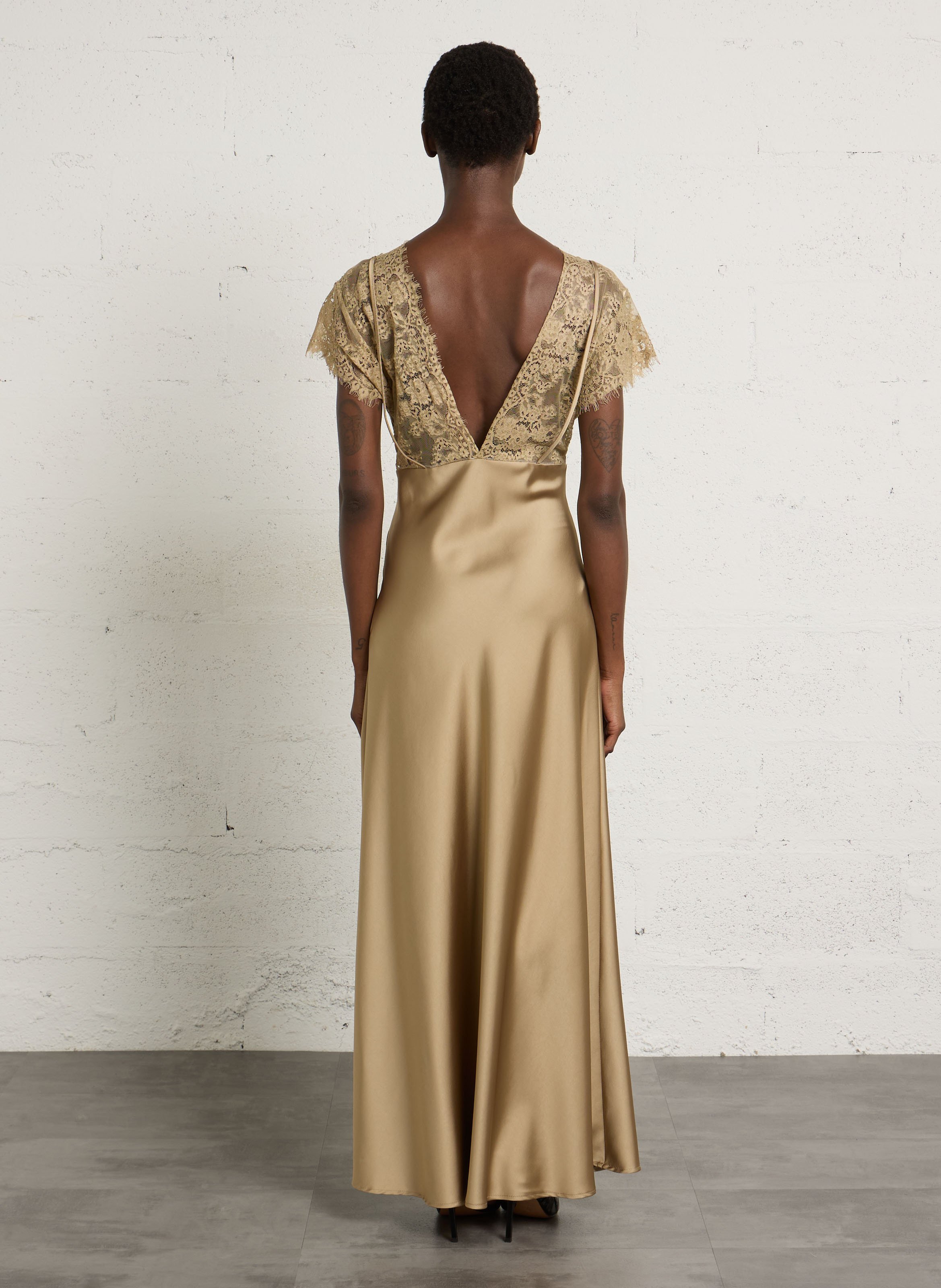 Robe longue à dentelle satinée  IMPERIAL Beige