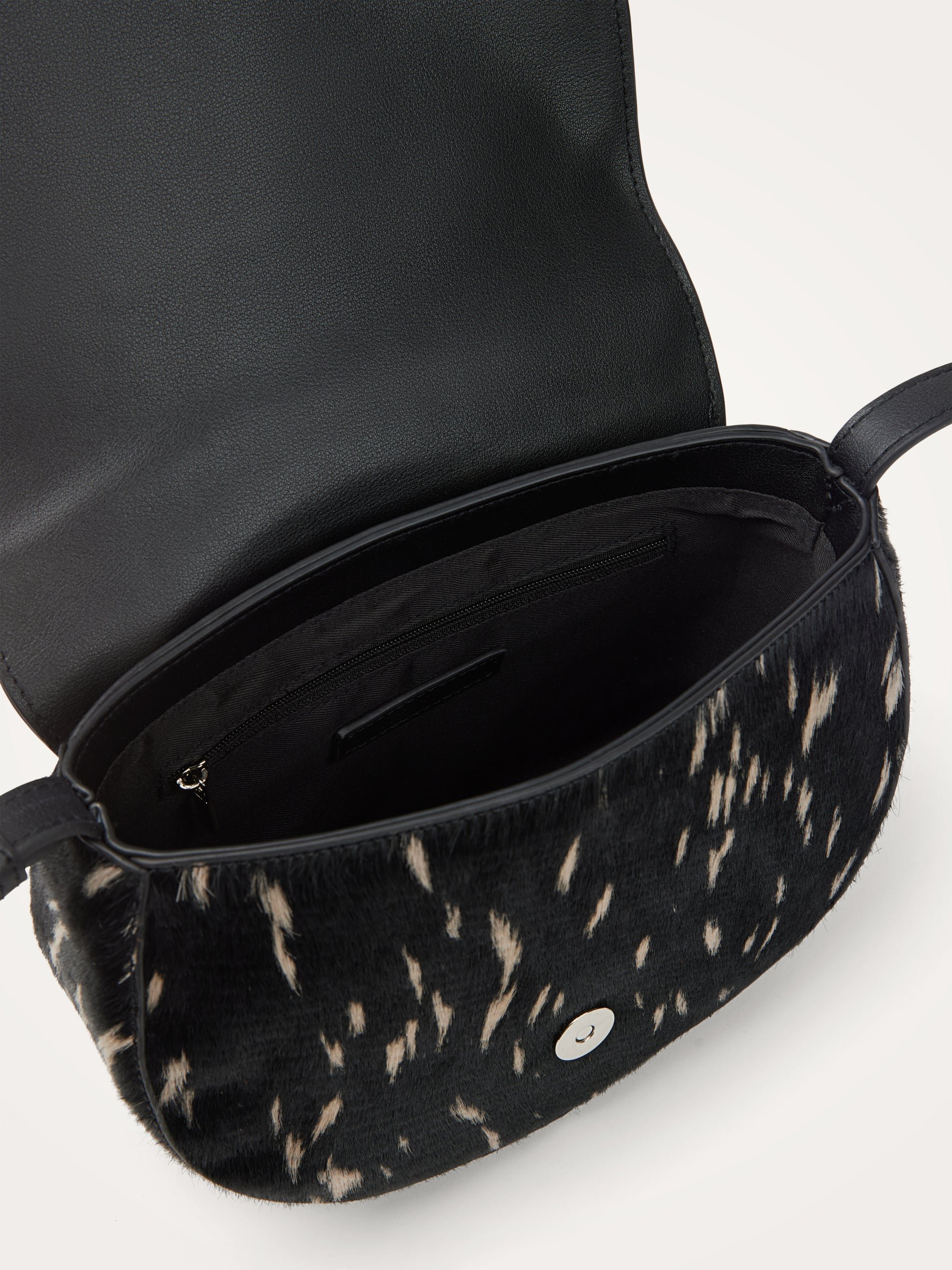 Flap shoulder bag VANESSA WU Black