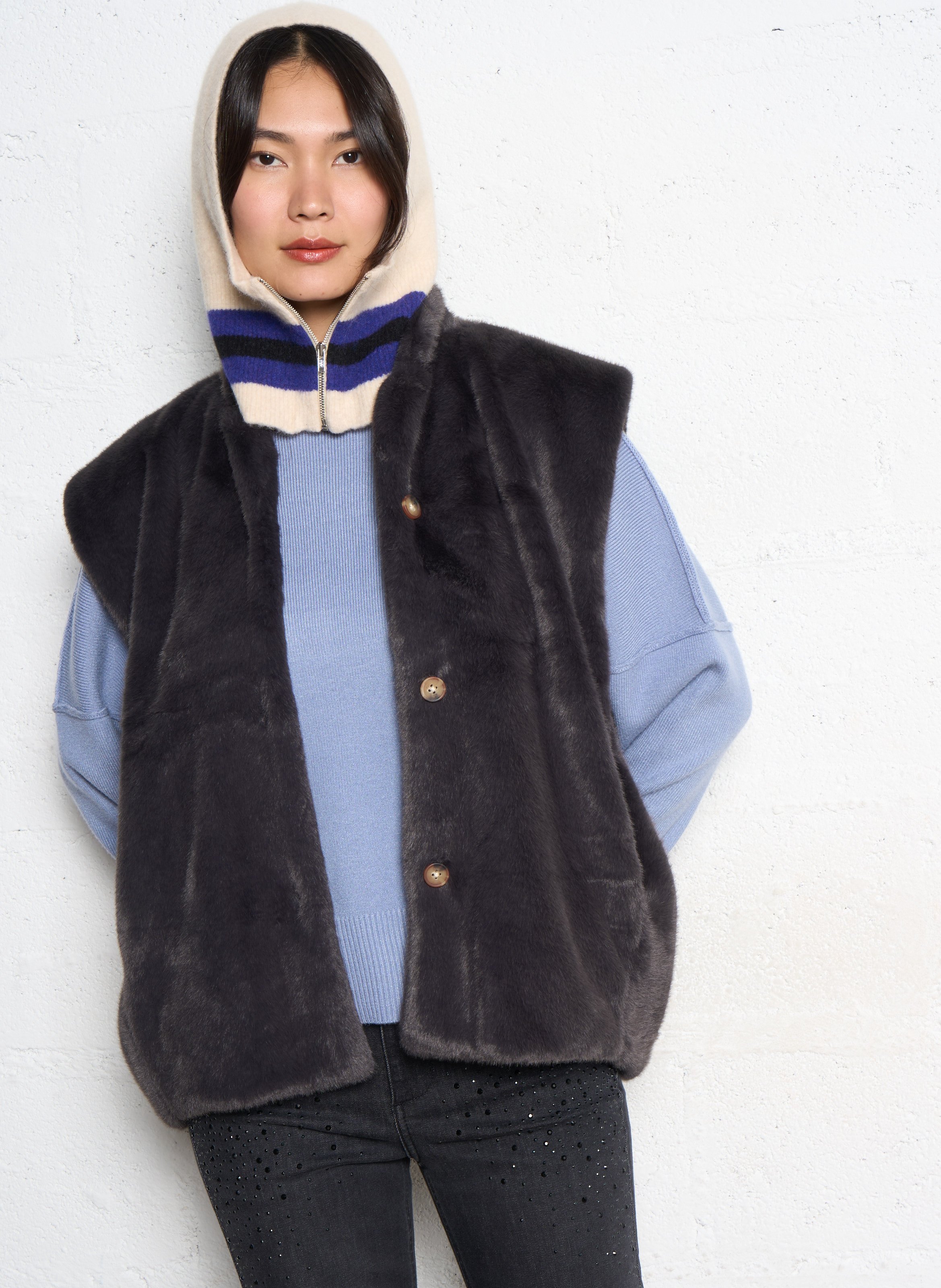 Rechte jas met V-hals in imitatiebont. LAB DIP Grijs