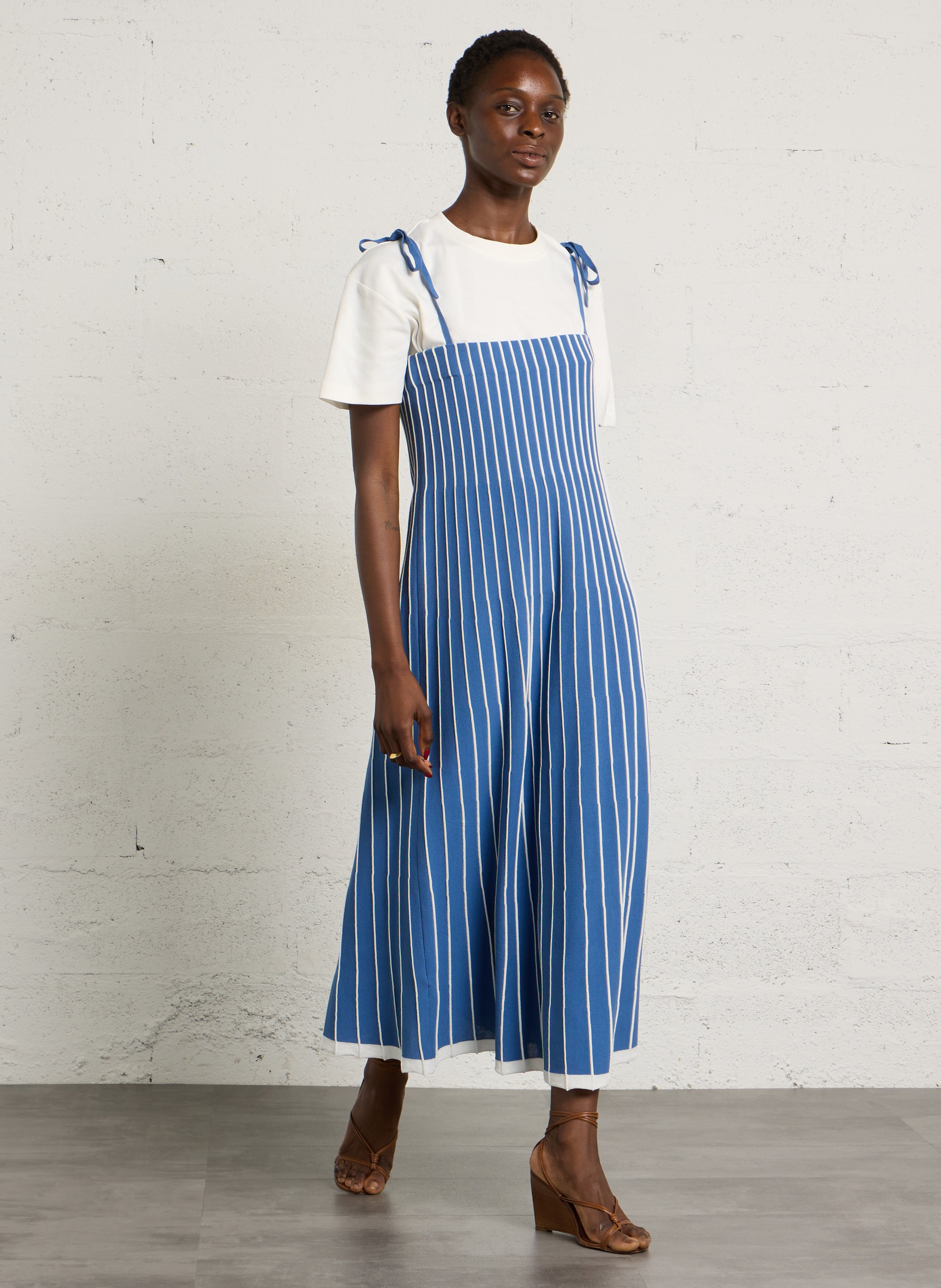 Gestreiftes Midikleid aus Baumwolle mit ausgestelltem Schnitt THE TINY BIG SISTER Blau