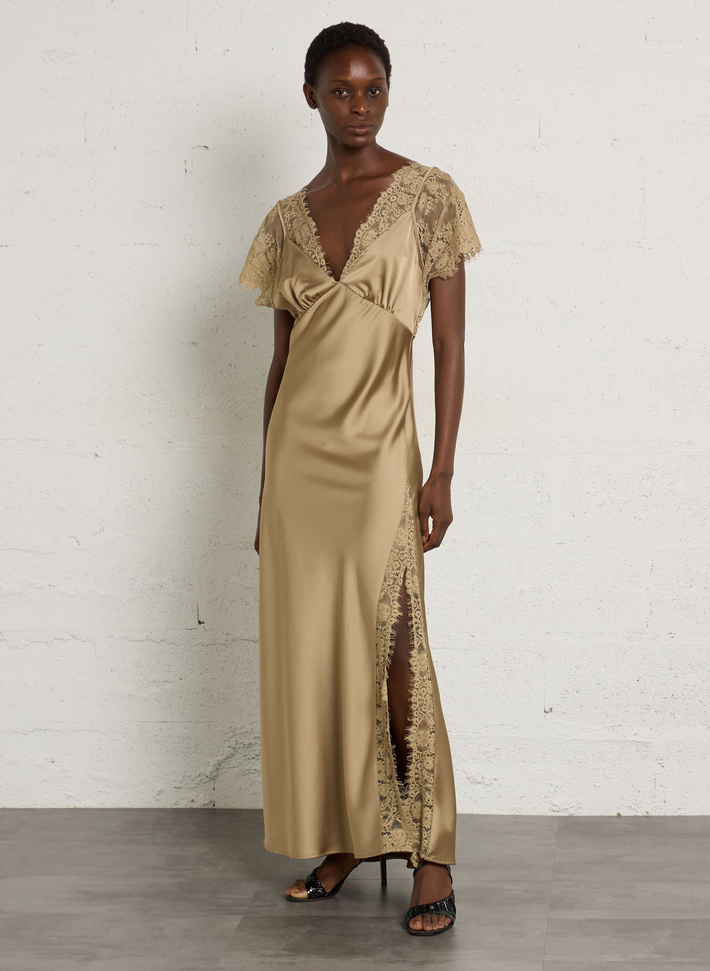 Robe longue à dentelle satinée  IMPERIAL