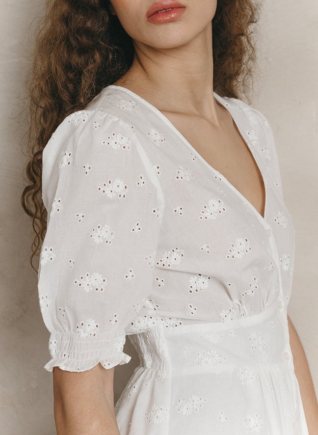 Robe courte col V en coton brodé GRACE ET MILA Blanc