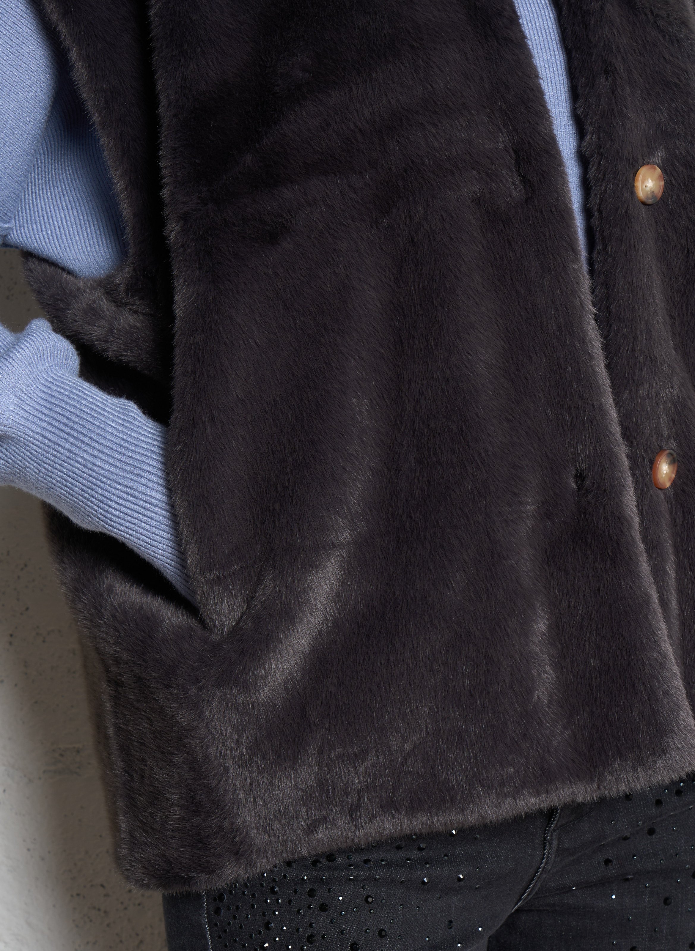 Rechte jas met V-hals in imitatiebont. LAB DIP Grijs