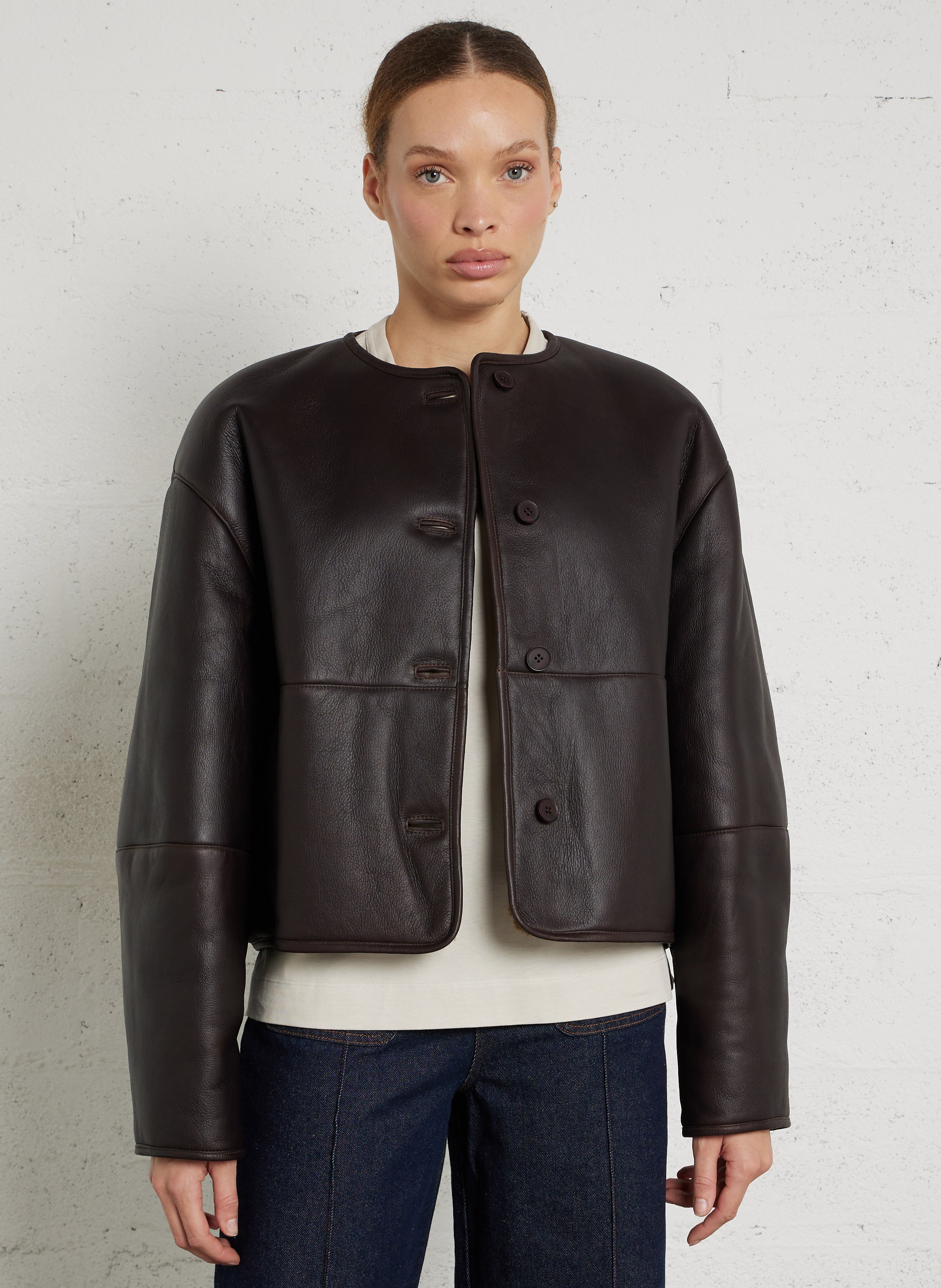 Ronde leren mantel in effen kleur. SOEUR Bruin