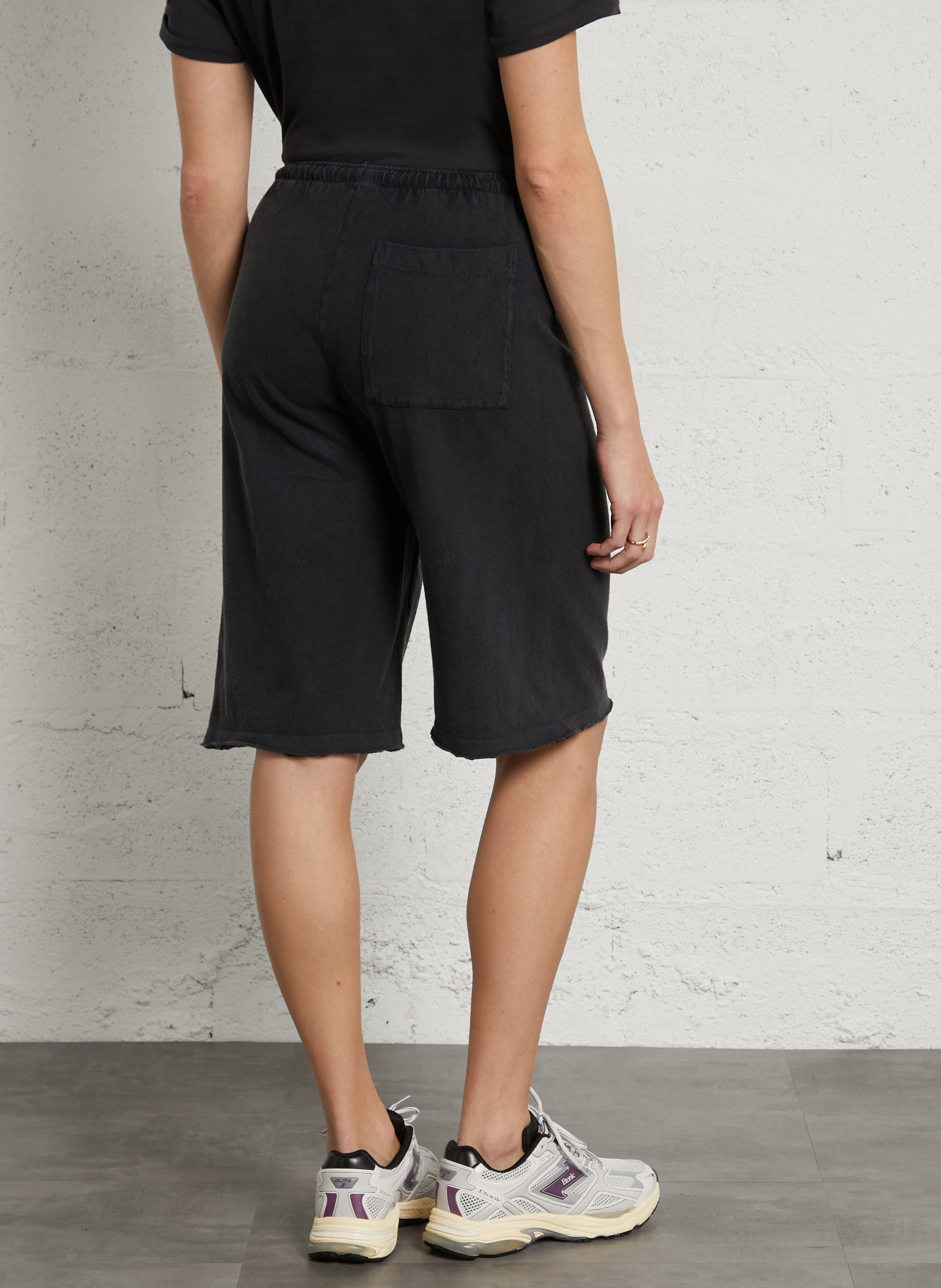 Knee-length loose-fitting solid Bermuda shorts AMERICAN VINTAGE Black