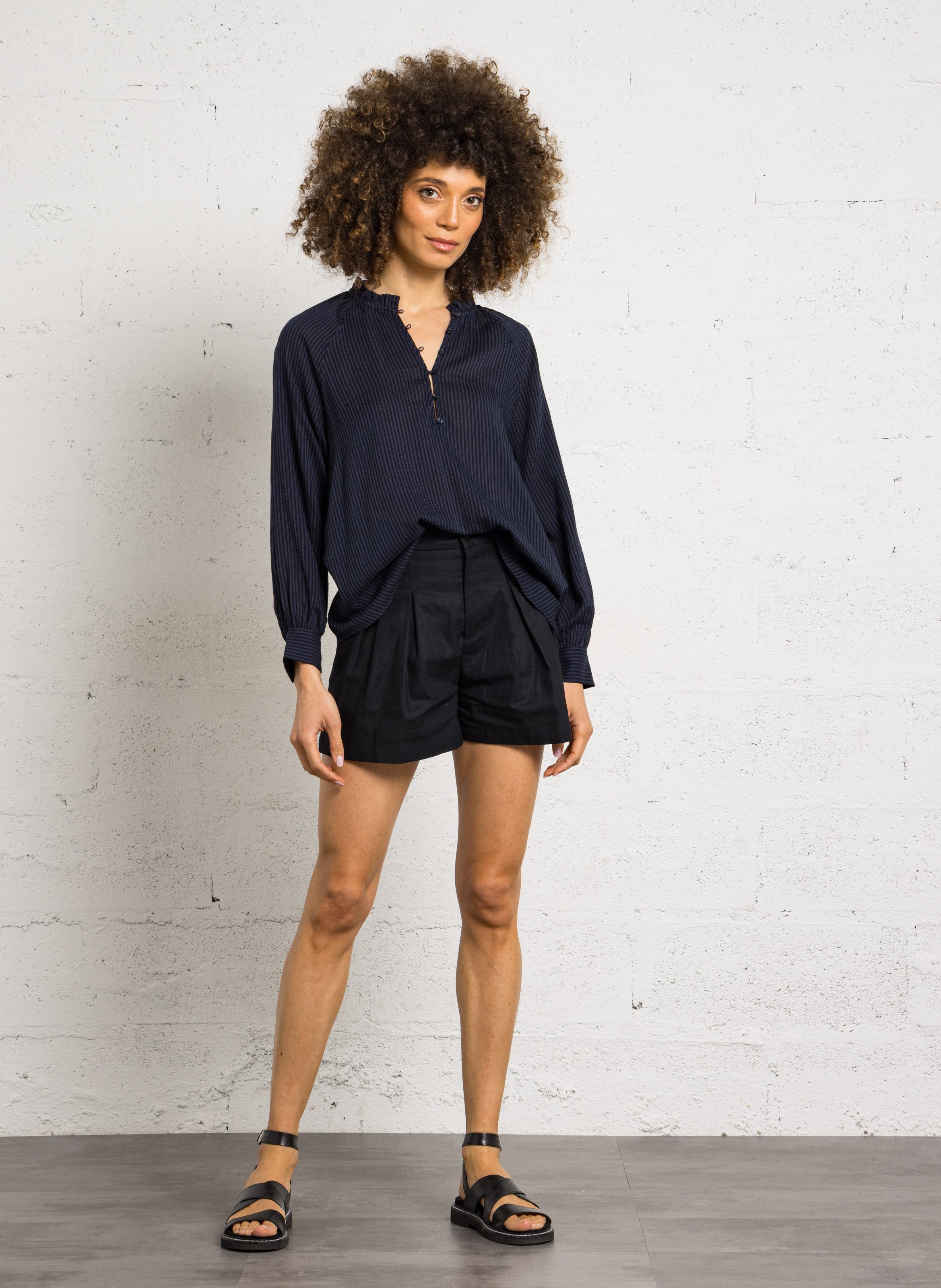 Weites Blusenoberteil mit viktorianischem Kragen und Streifen SUD EXPRESS Blau