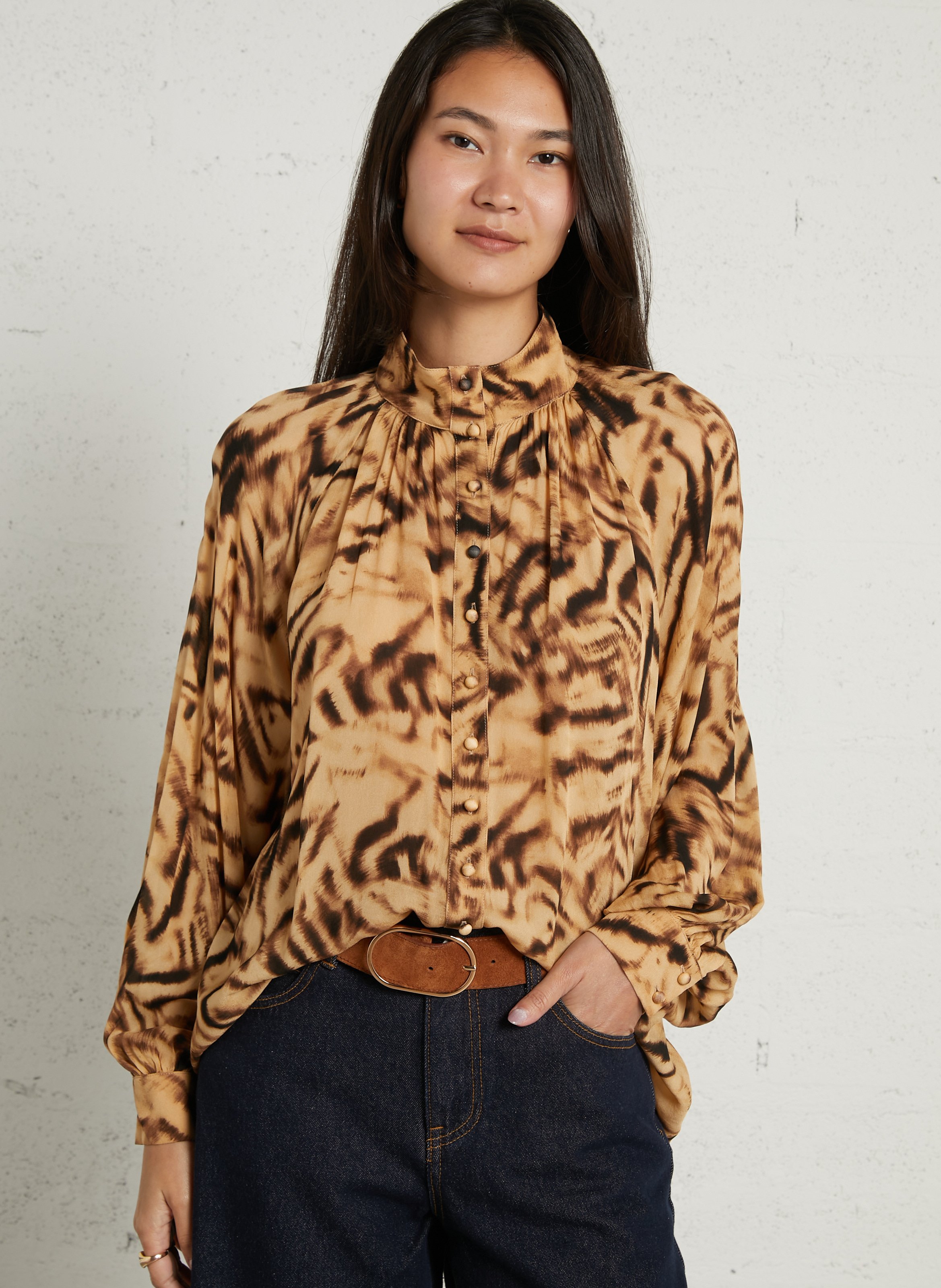 Blouse imprimé léopard col montant SUNCOO Beige