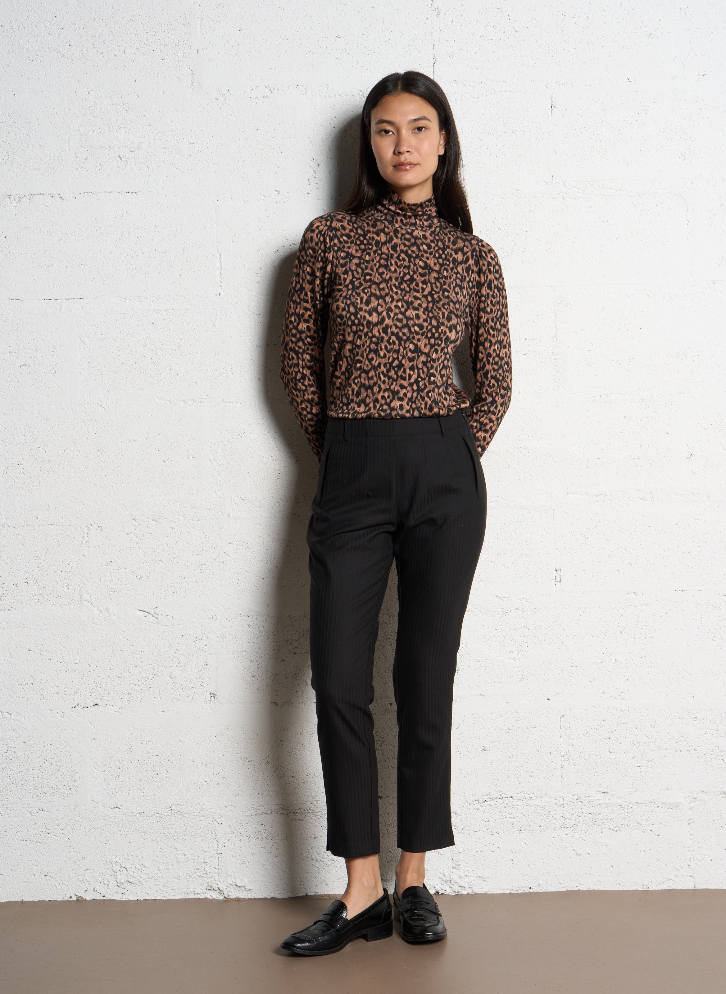 Tee-shirt col montant à imprimé léopard ONE STEP Noir