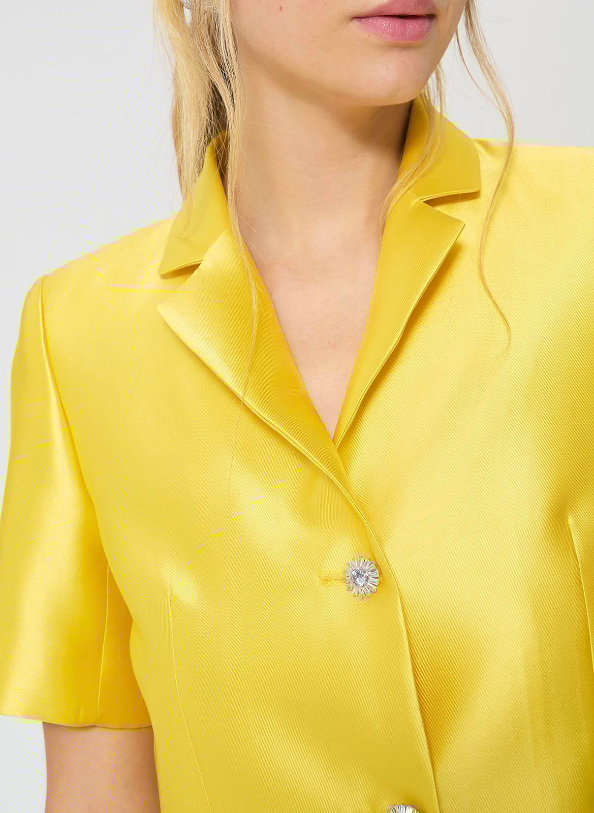 Veste courte manches courtes en satin TARA JARMON Jaune