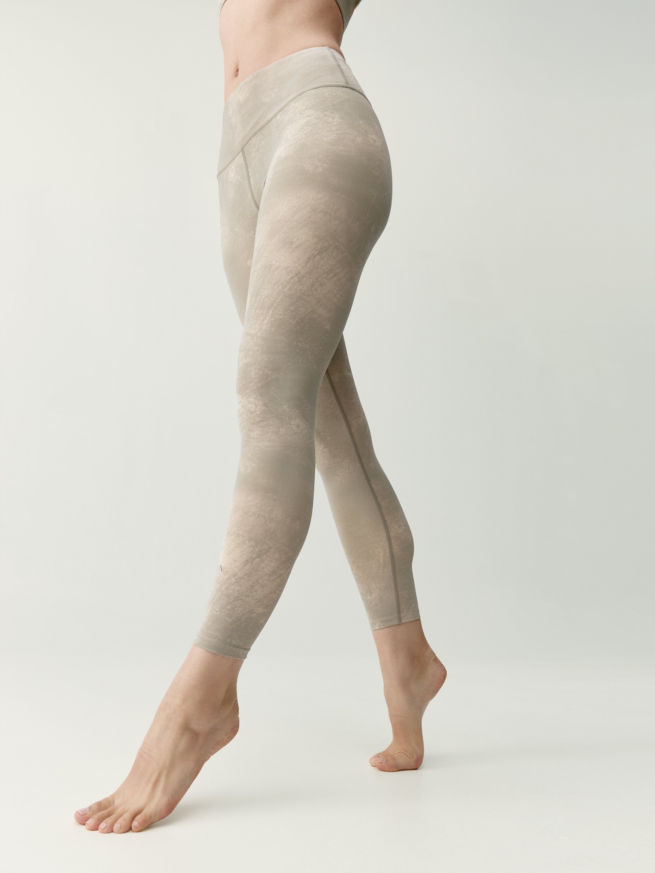 Women's high-waisted sculpting effect sports leggings BORN Beige