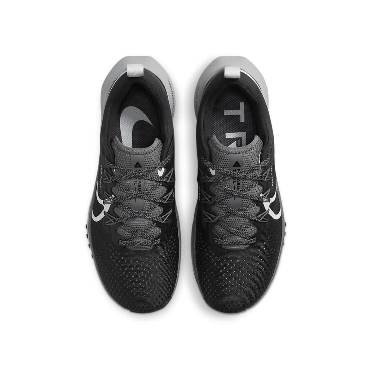 Low-top trainers NIKE Black