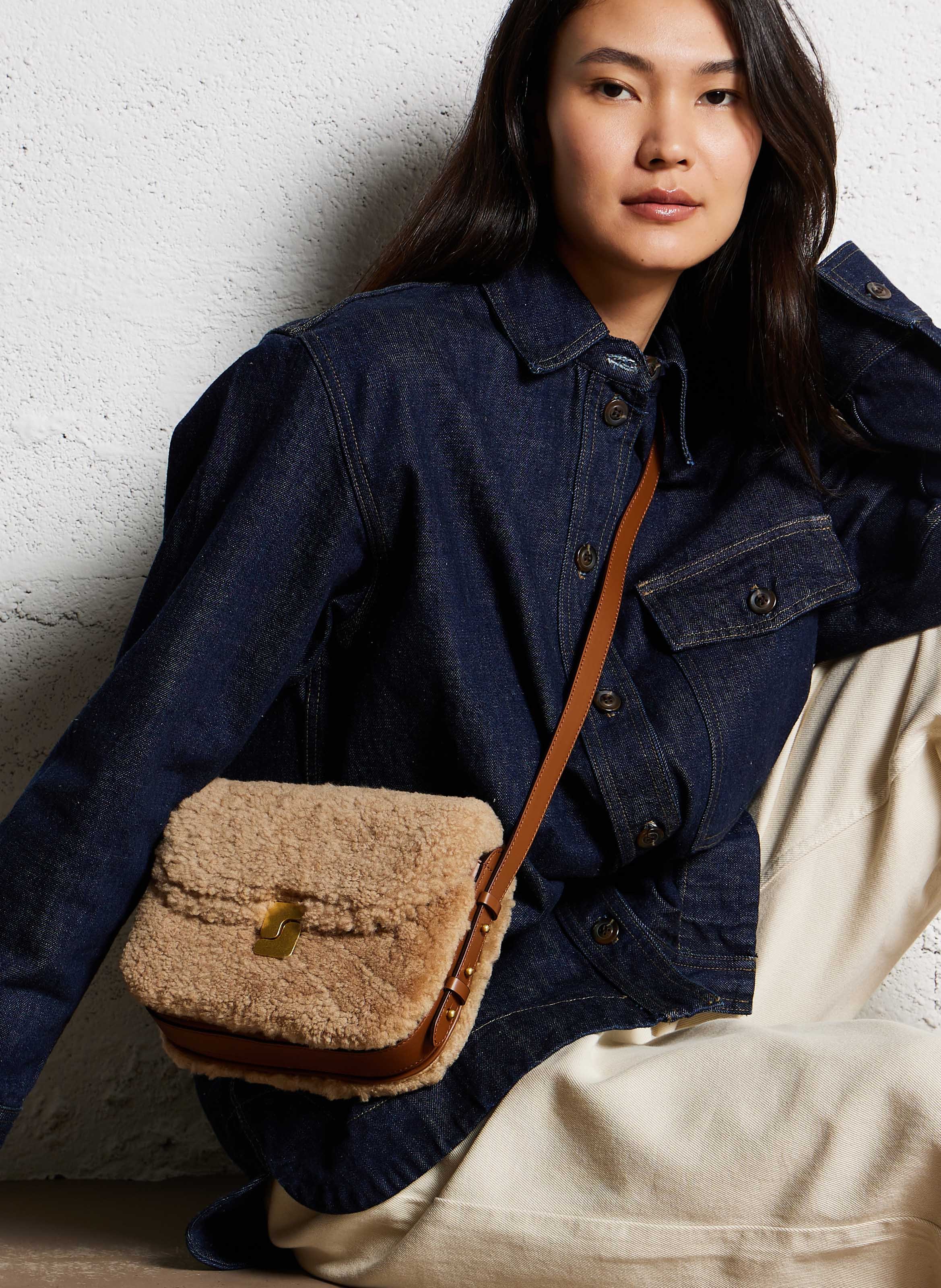 Sac bi-matière en cuir glacé et shearling  SOEUR Marron