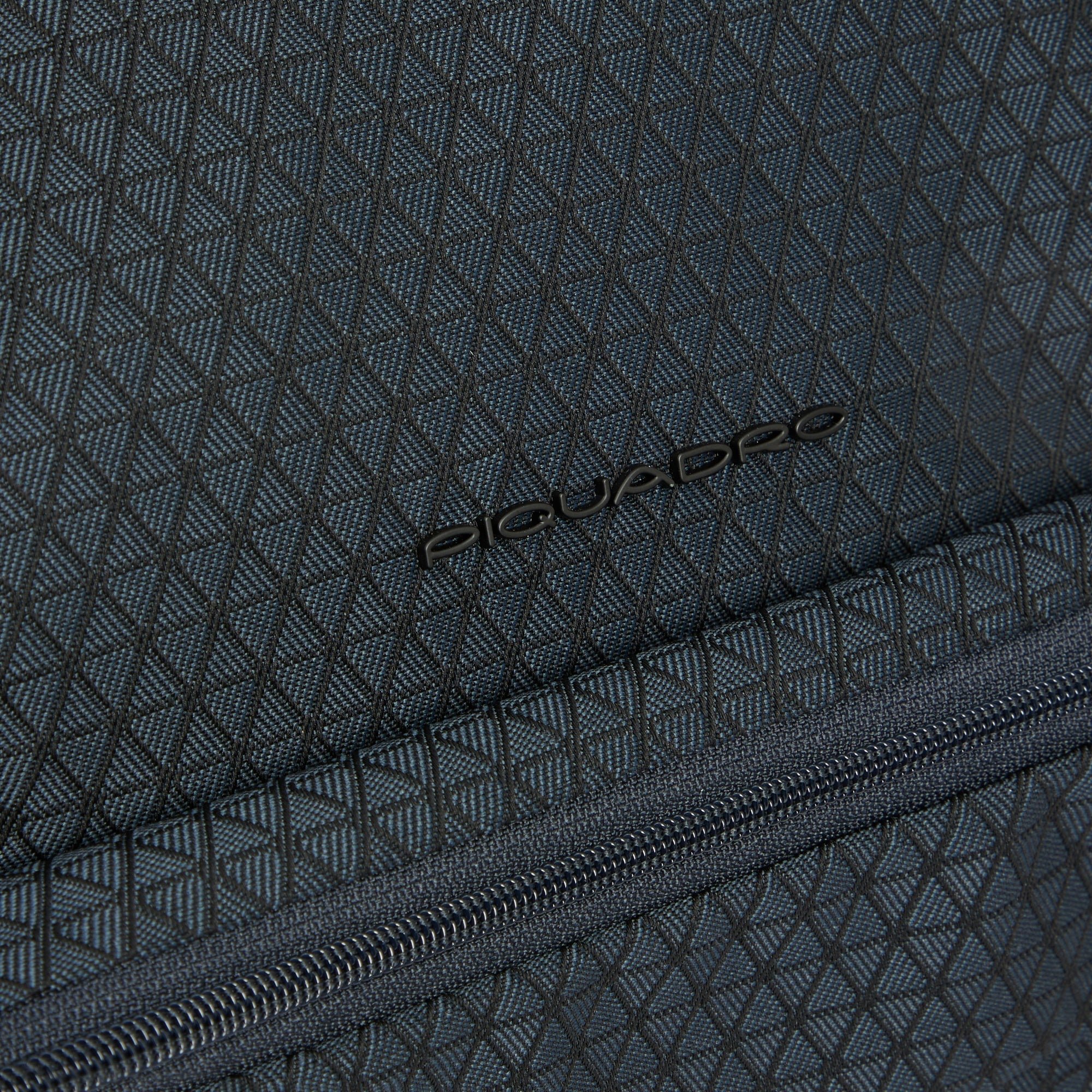 Foldable travel bag made from recycled fabric PIQUADRO Blue