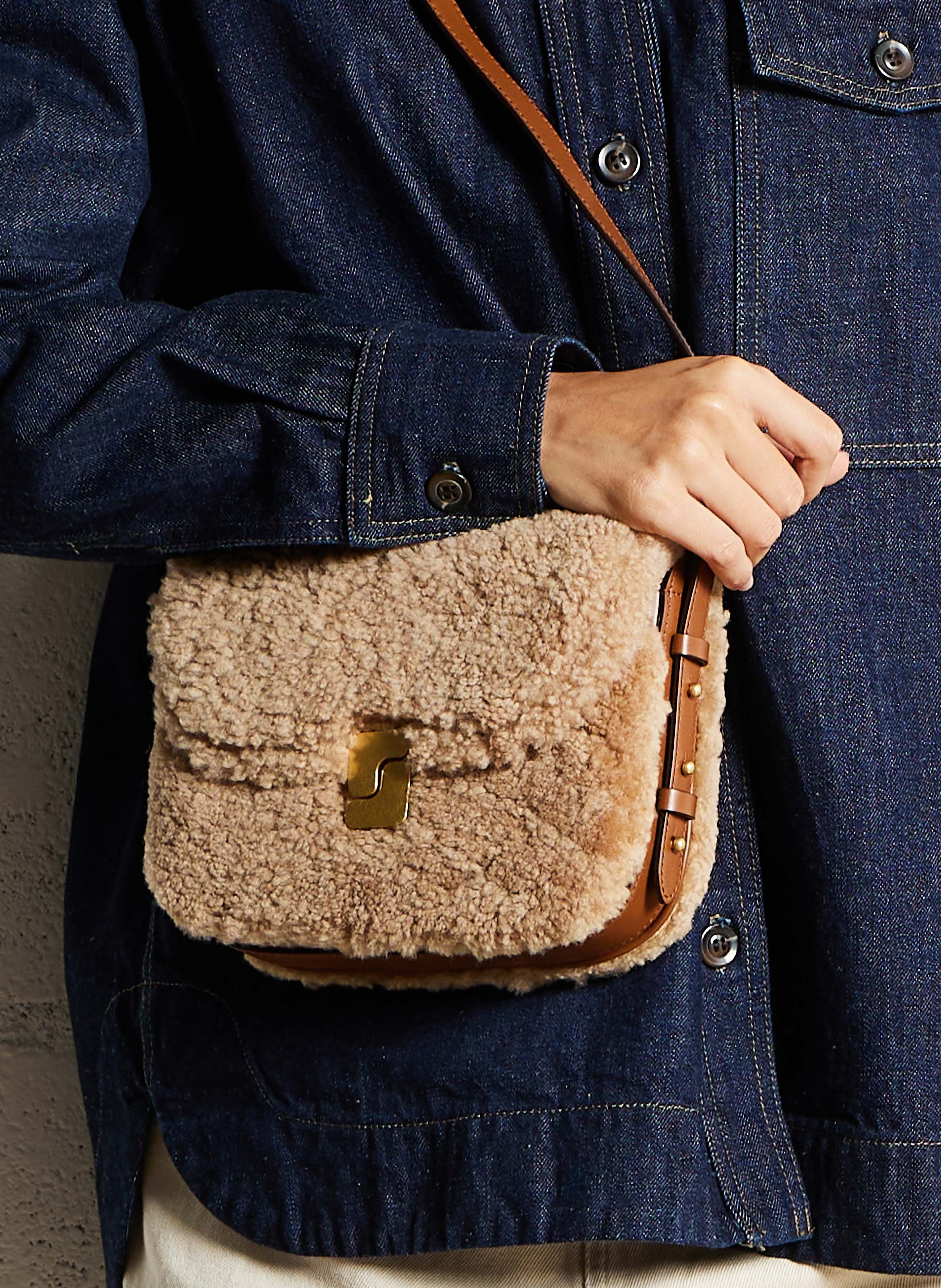 Sac bi-matière en cuir glacé et shearling  SOEUR Marron