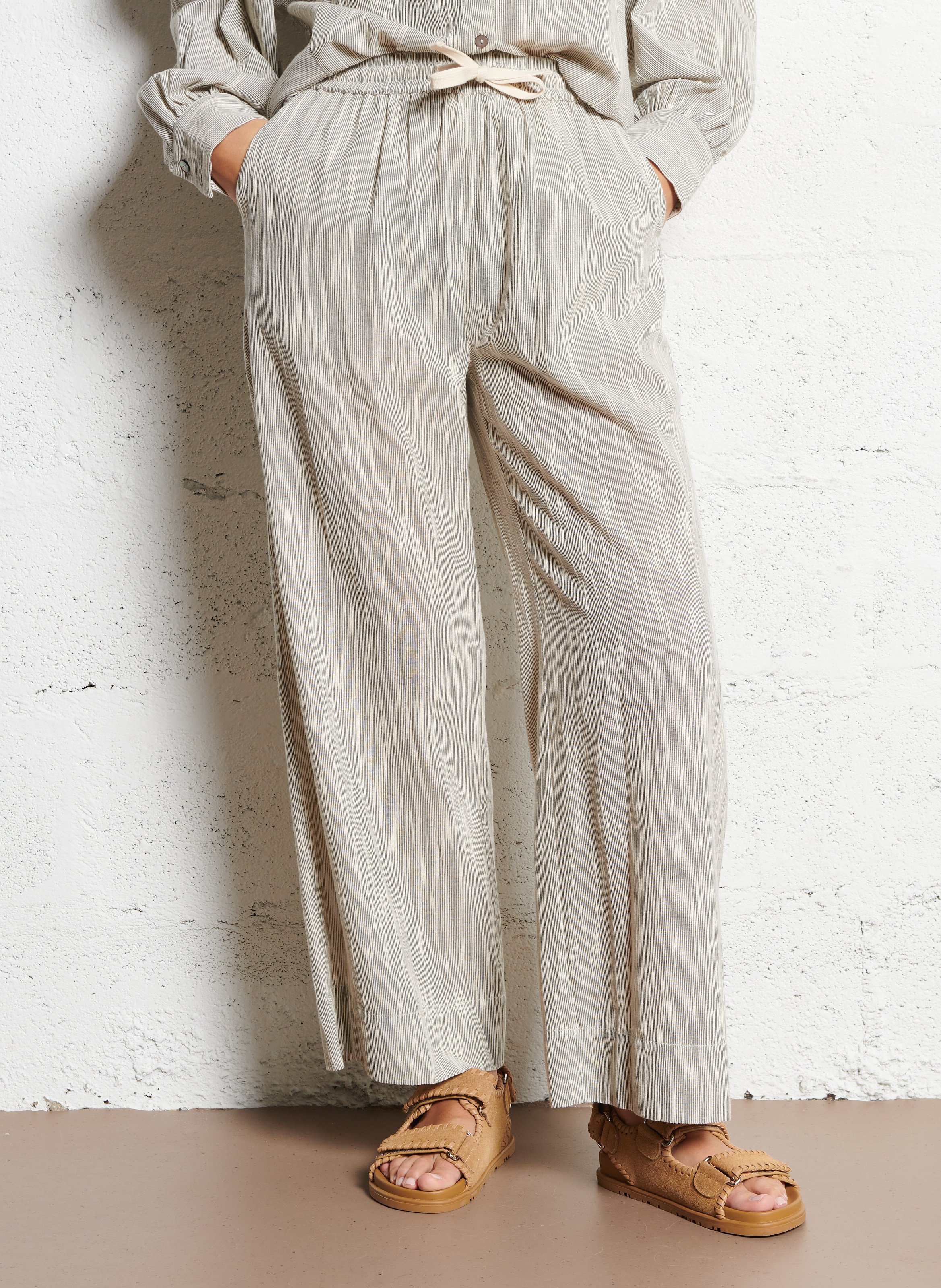 Black Coral Print Wide-Leg Pants