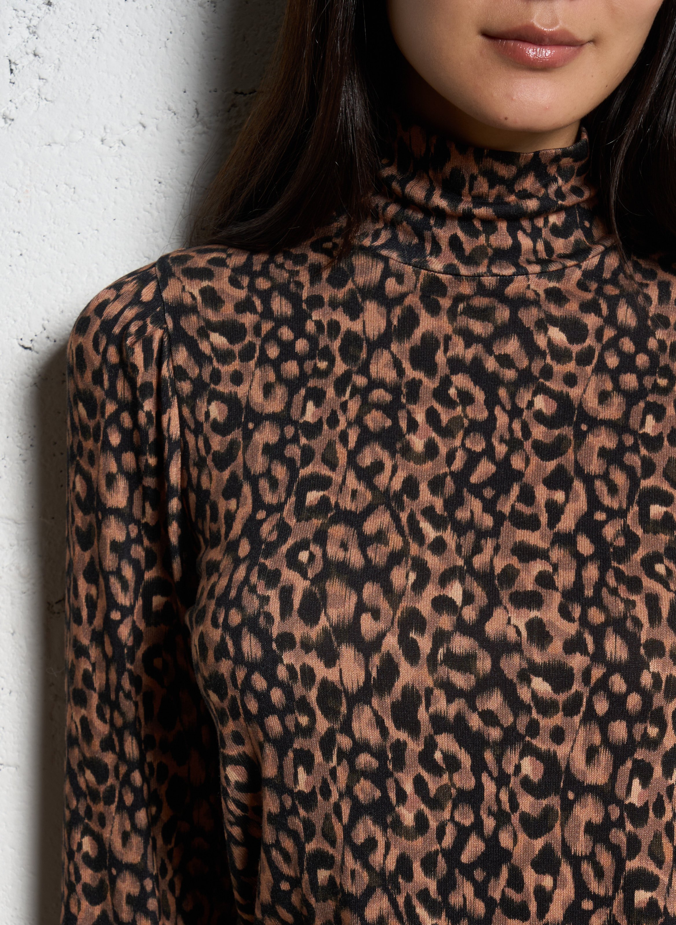 Tee-shirt col montant à imprimé léopard ONE STEP Noir