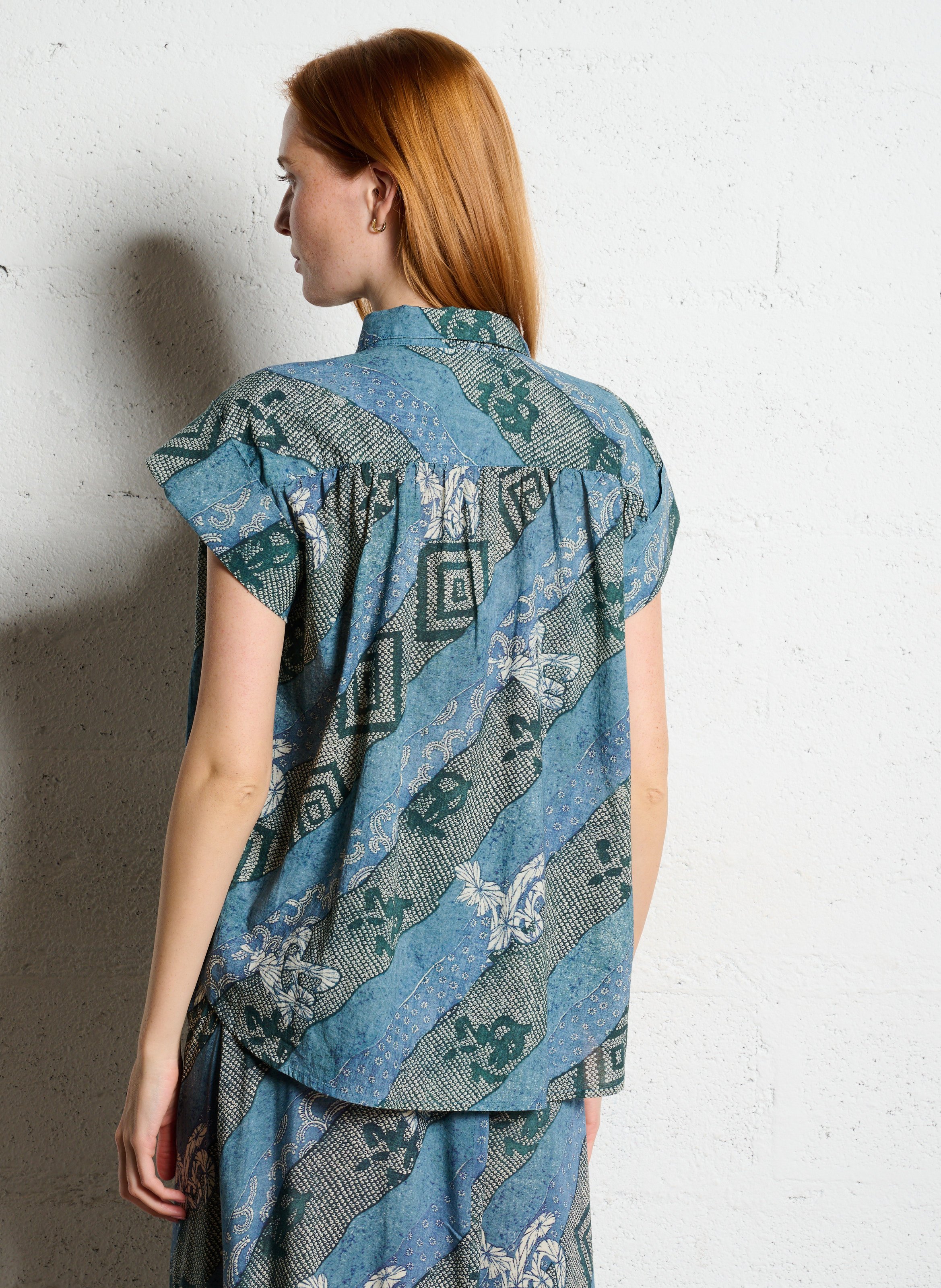 Ärmelloses bedrucktes Oversize-Hemd MAISON HOTEL Blau