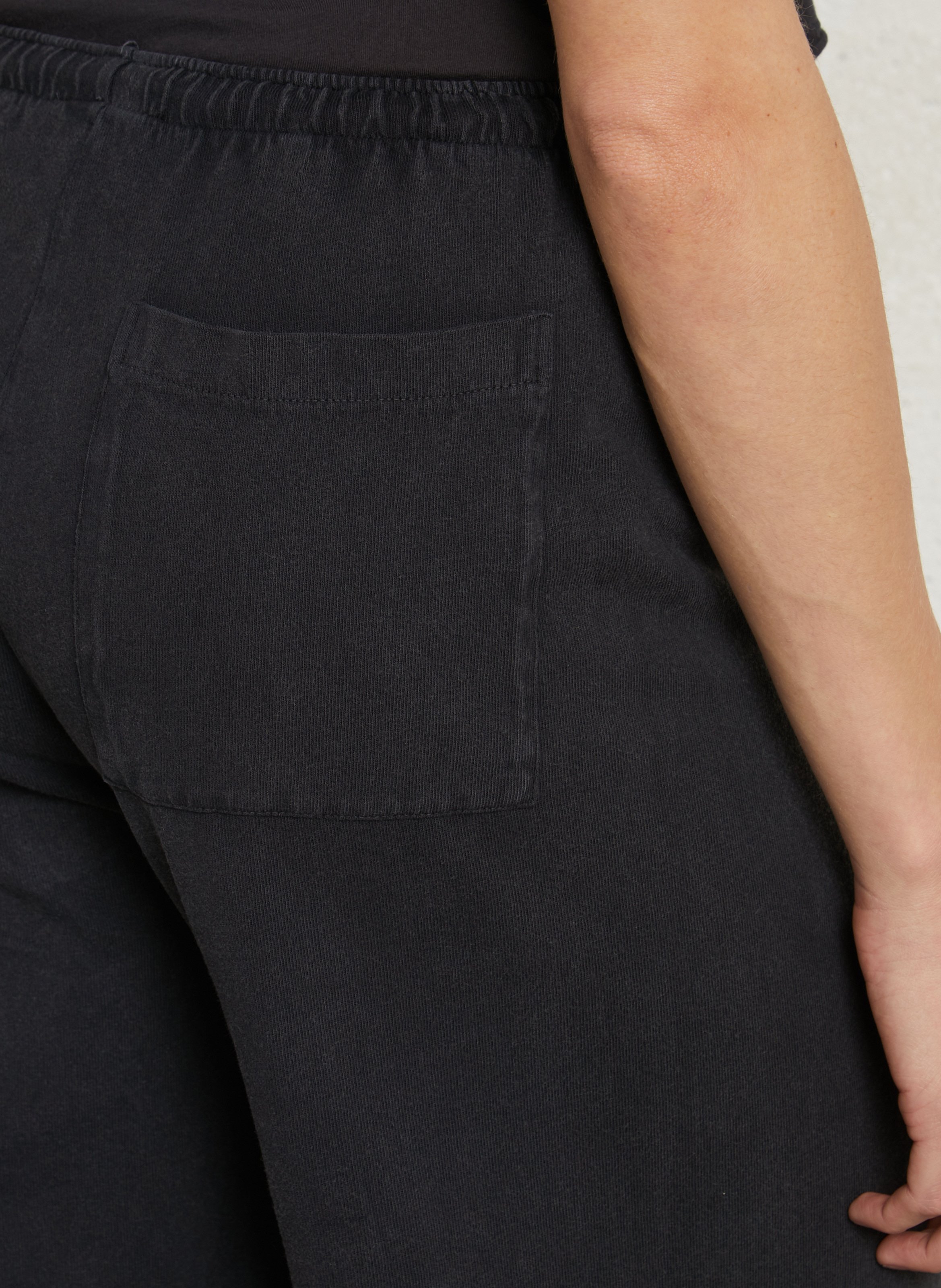 Knee-length loose-fitting solid Bermuda shorts AMERICAN VINTAGE Black