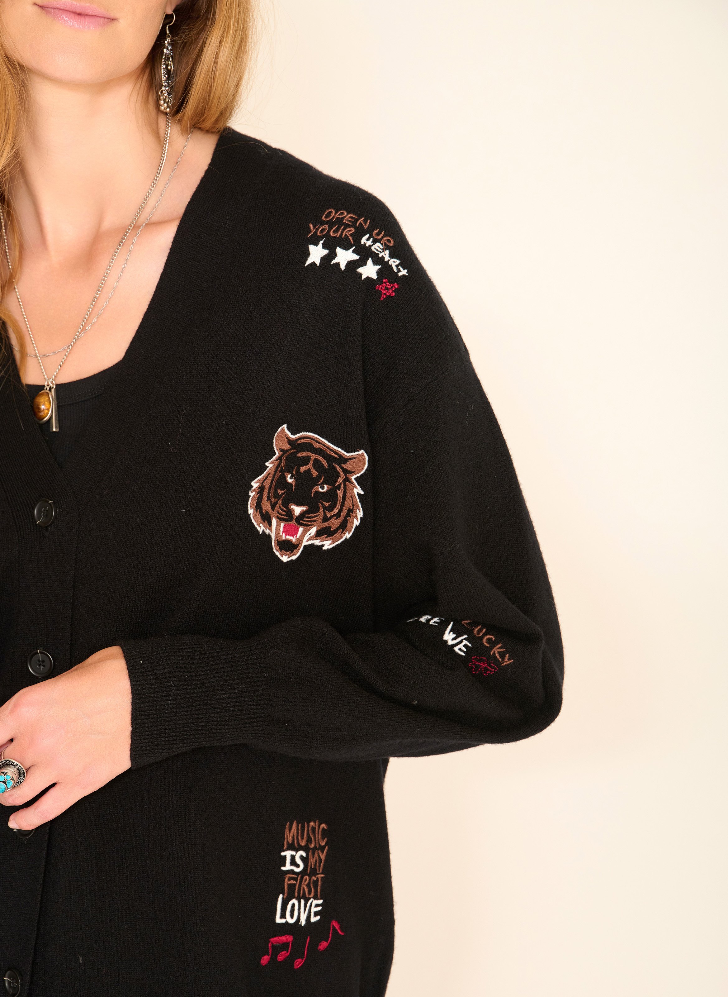 Gilet ample col V brodé en laine mérinos MKT Noir