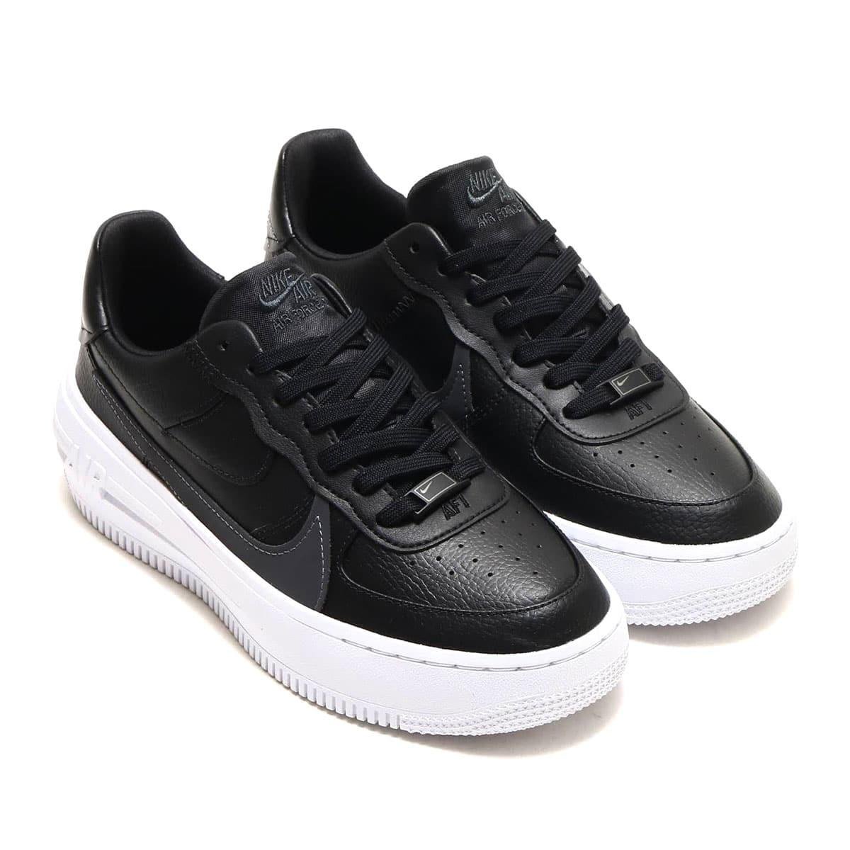 Low-top trainers NIKE Black