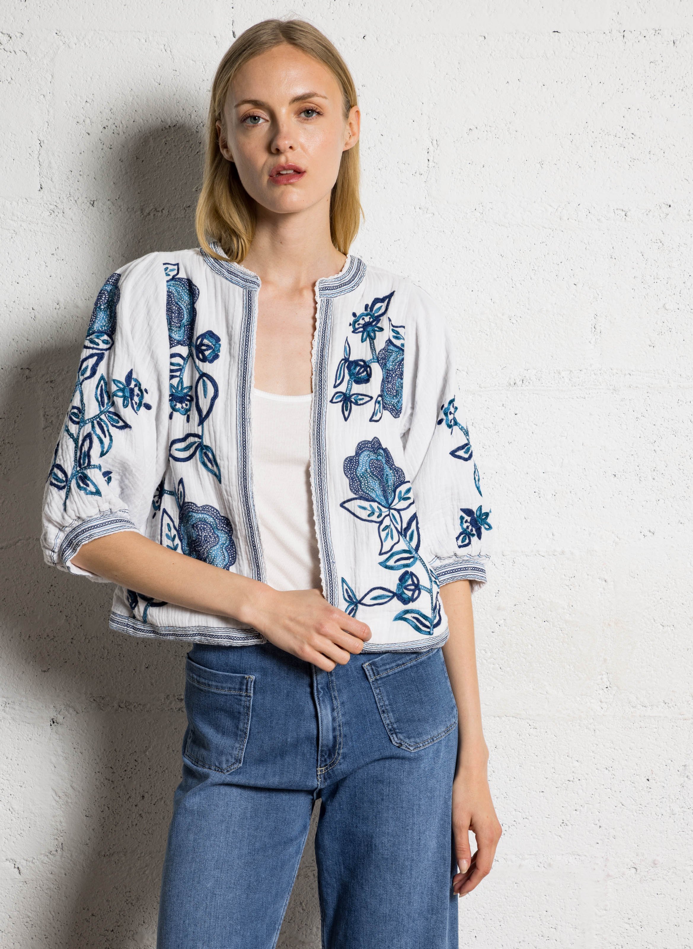 Embroidered cotton round-neck blouse M.A.B.E Blue