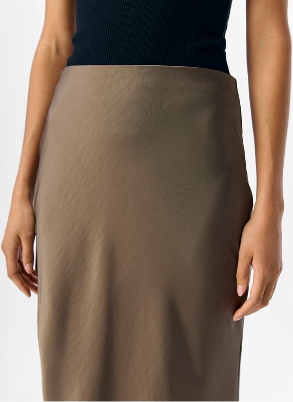 Jupe effet satin longue évasée marron foncé femme | La Halle Jupe effet satin longue évasée marron foncé femme | La Halle
