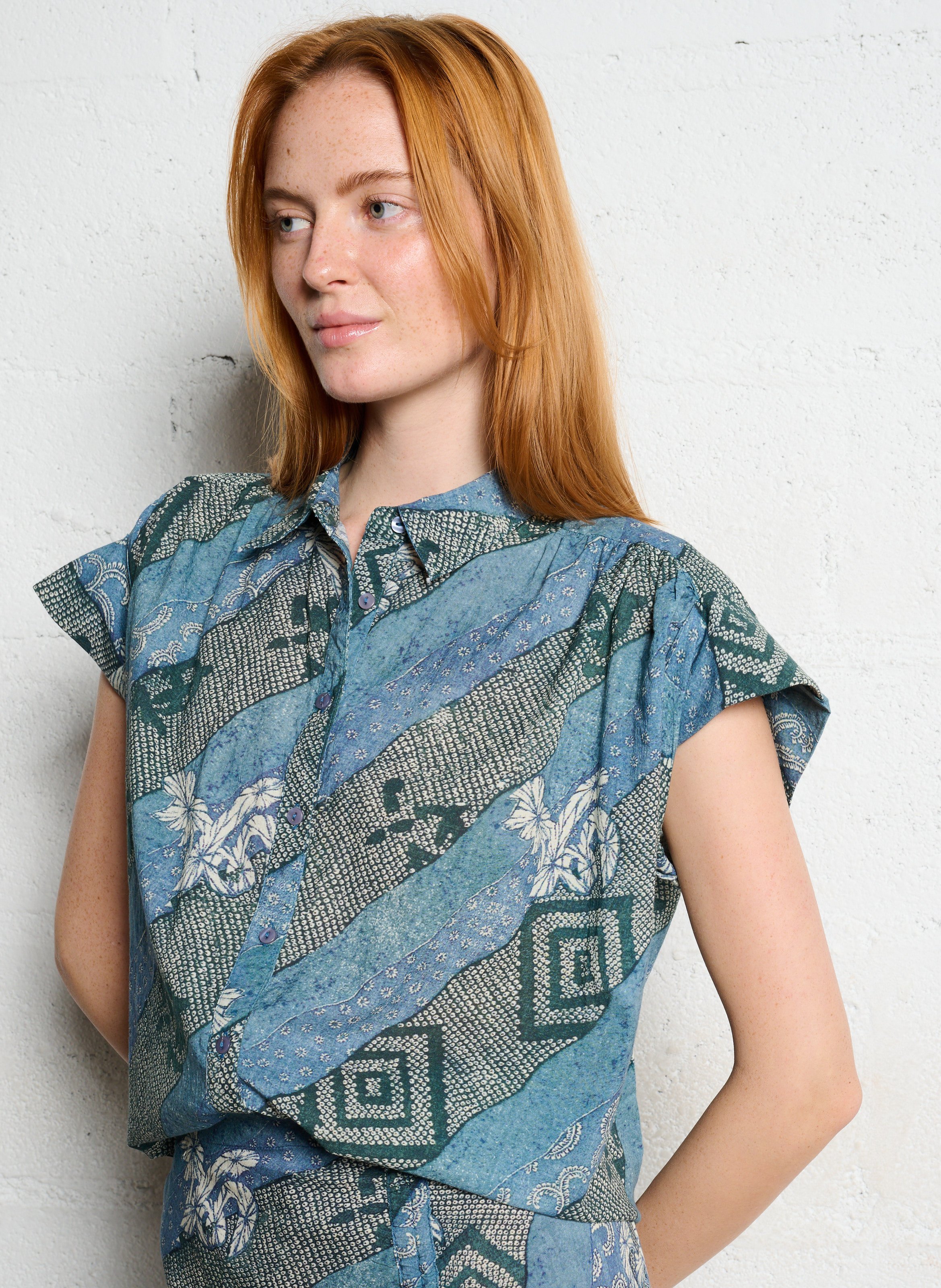 Ärmelloses bedrucktes Oversize-Hemd MAISON HOTEL Blau