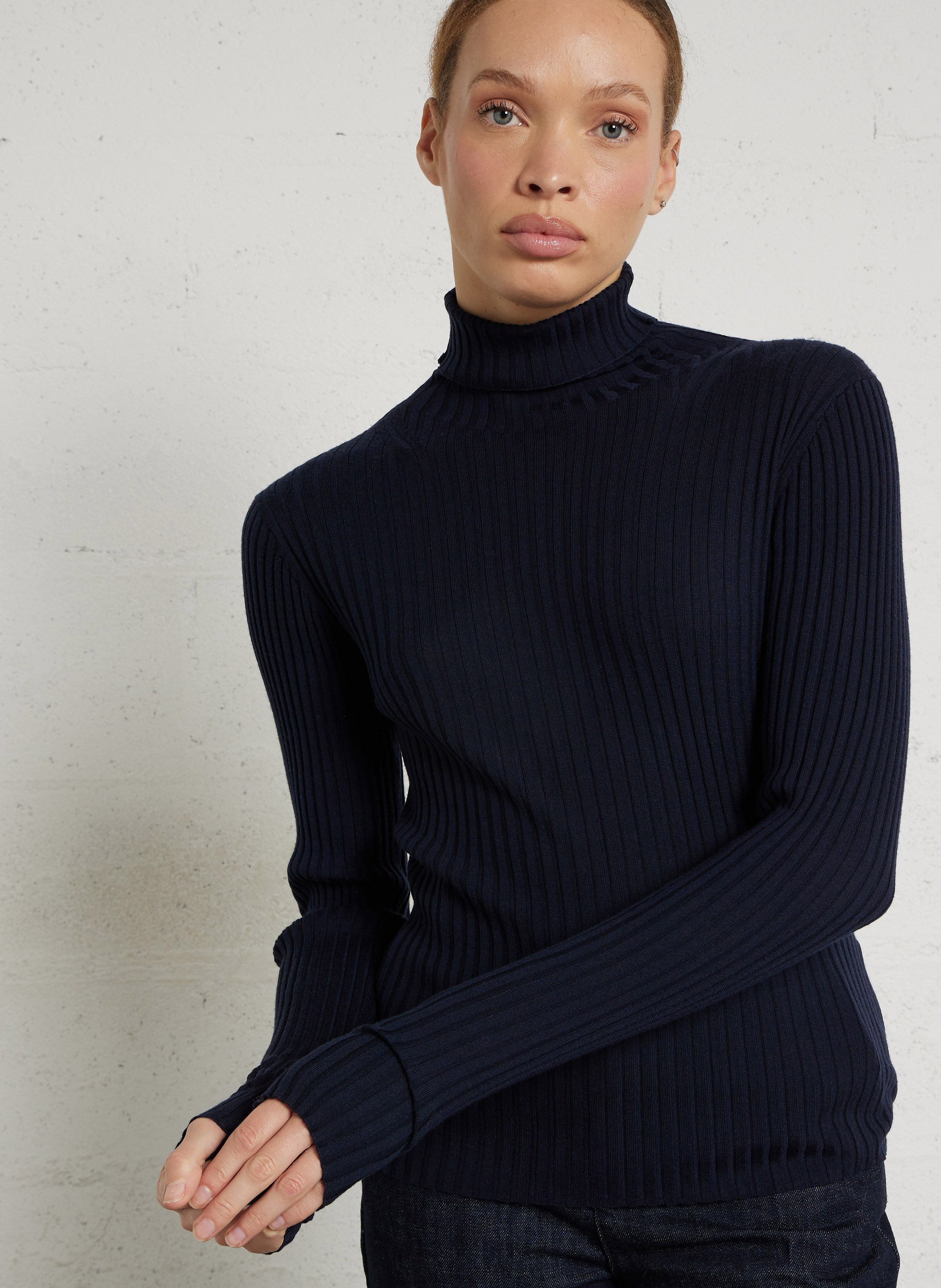 Taillierter Rollkragenpullover aus Merinowolle SOEUR Blau