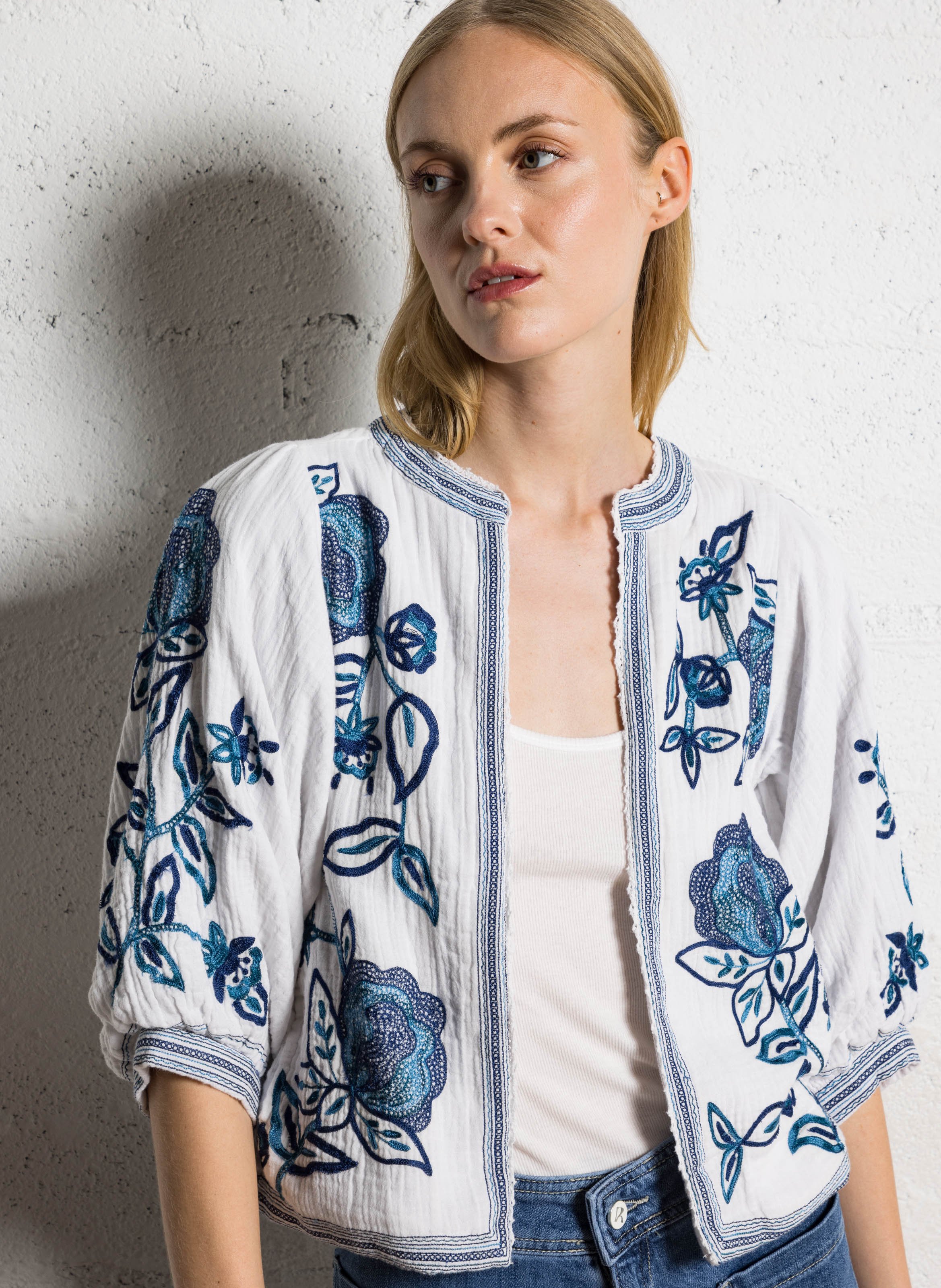 Embroidered cotton round-neck blouse M.A.B.E Blue