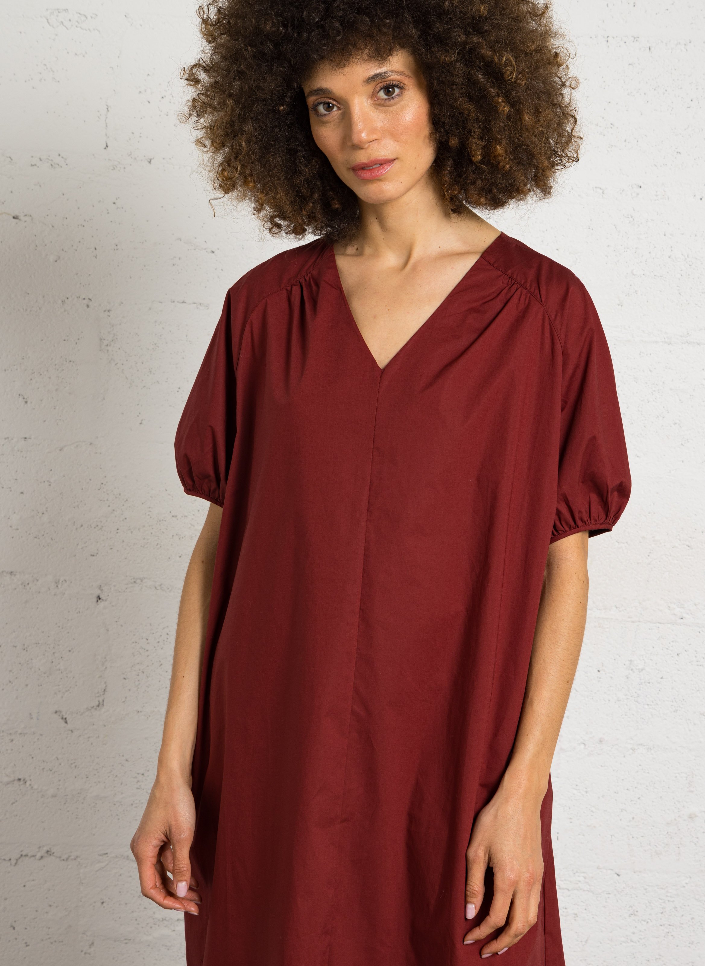 Weit geschnittenes Baumwollkleid mit V-Ausschnitt JC SOPHIE Rosa