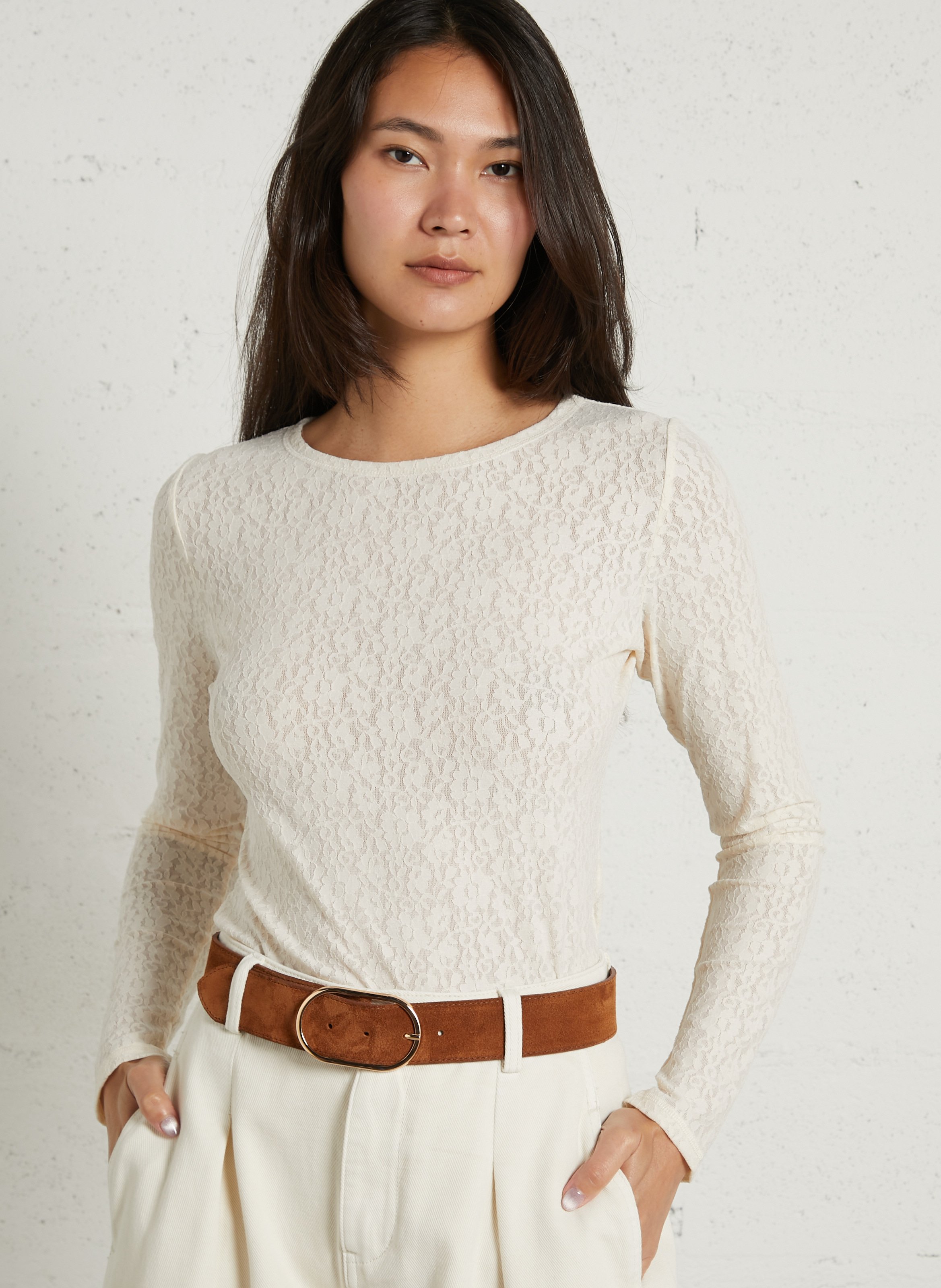 Round neck lace straight fit t-shirt SUNCOO