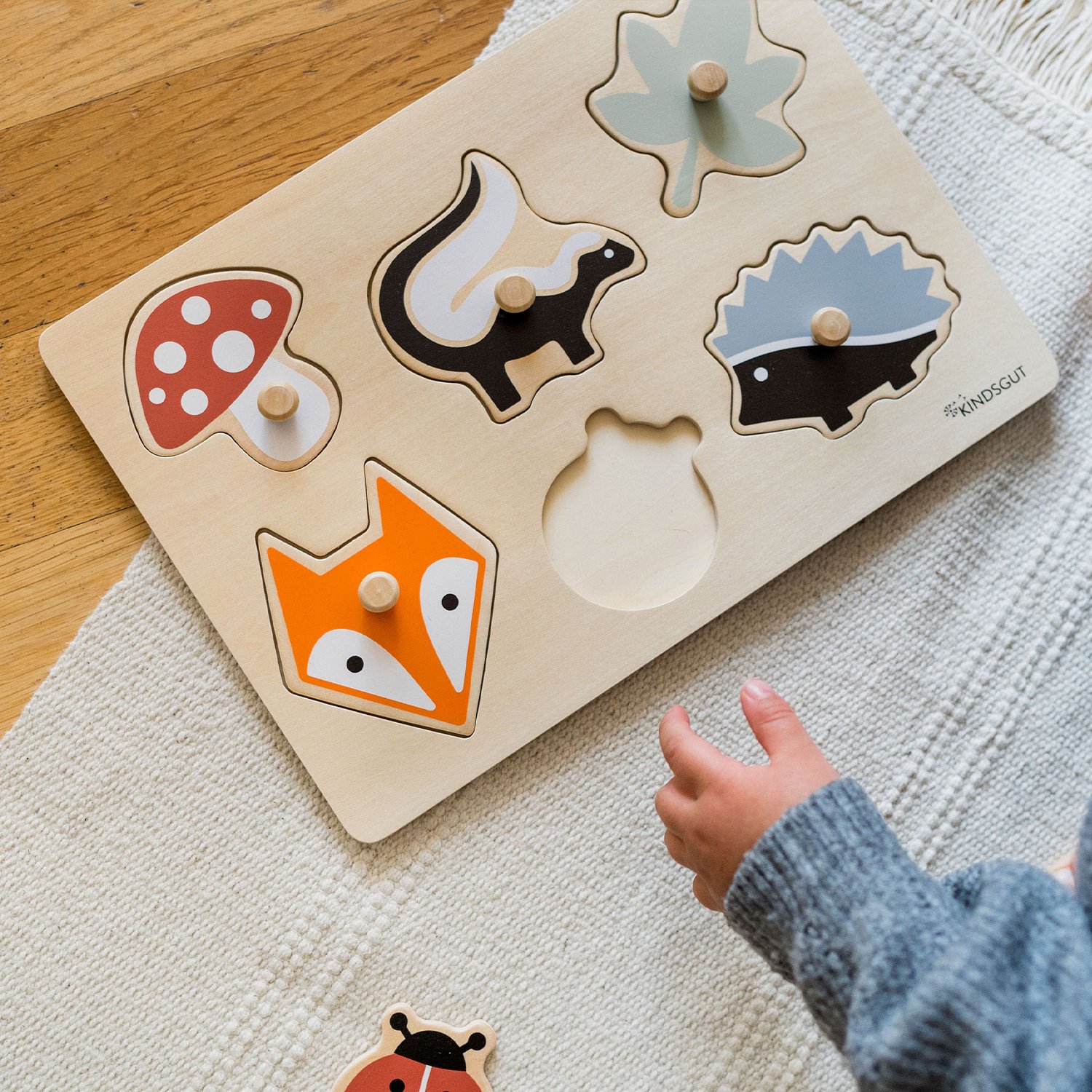 Wooden ocean peg puzzle KINDSGUT Green