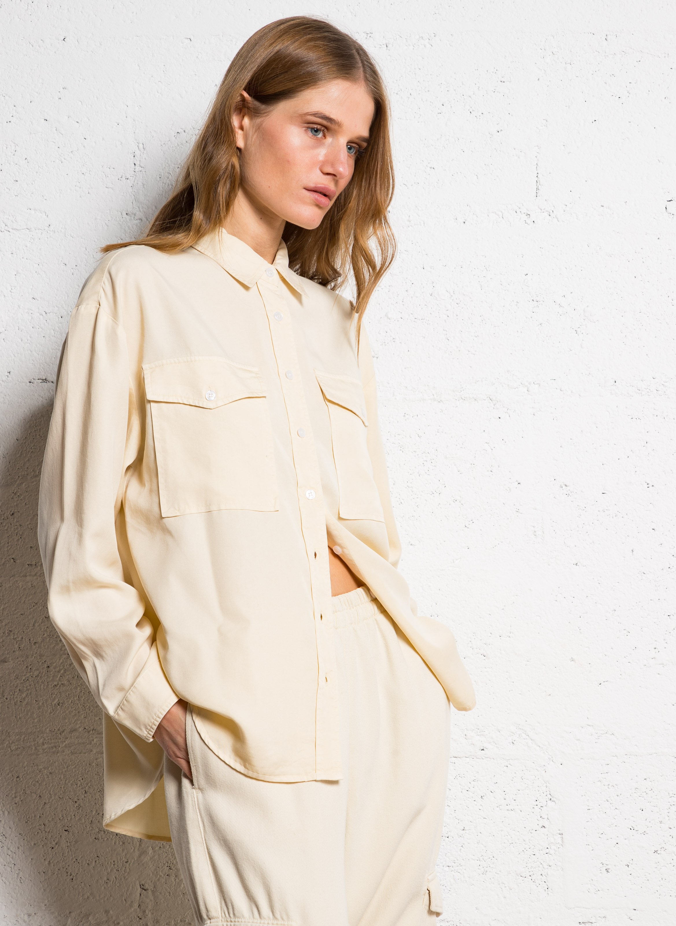 Ruimvallende blouse met klassieke kraag THE NEW SOCIETY Beige