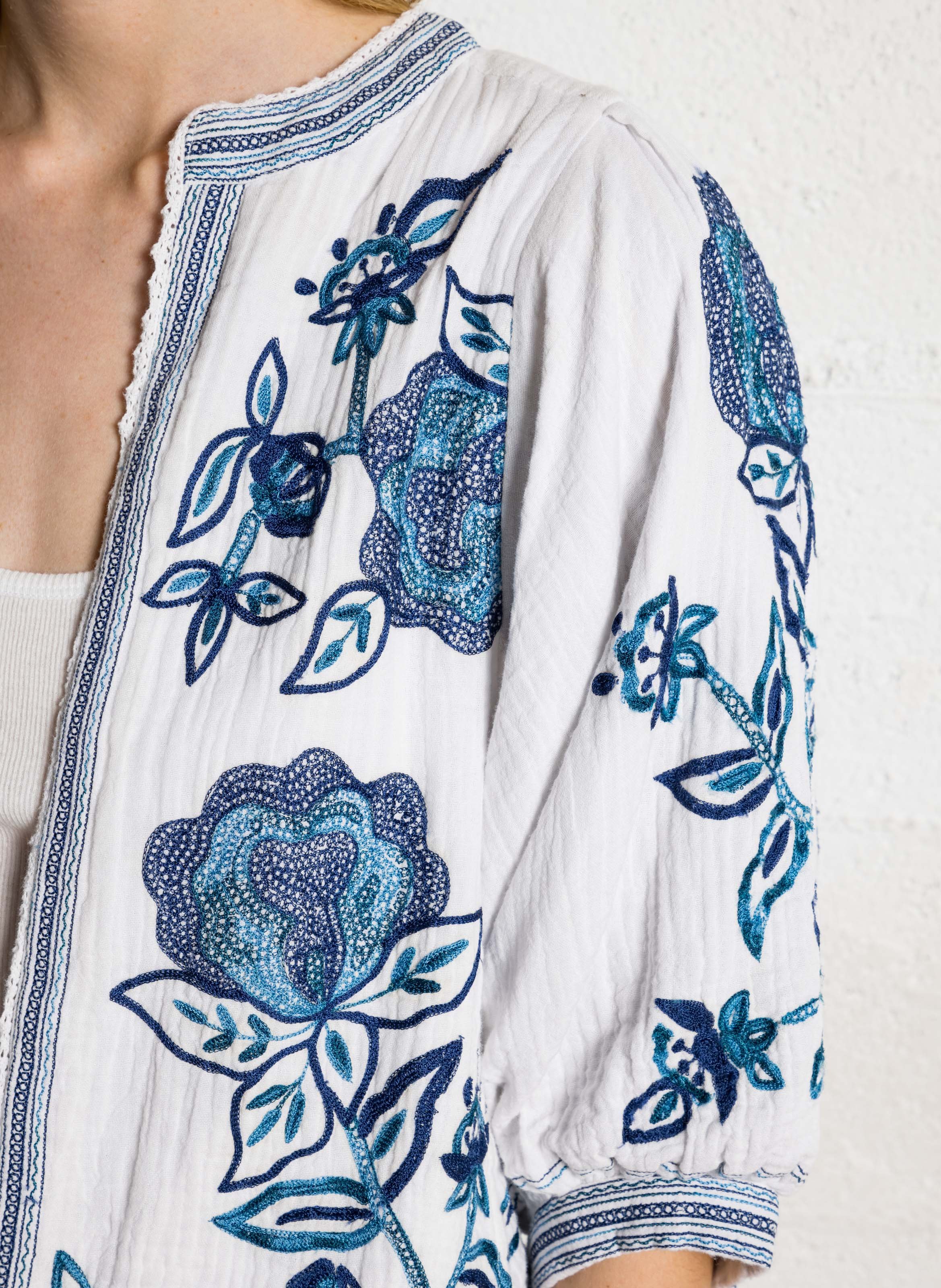 Embroidered cotton round-neck blouse M.A.B.E Blue
