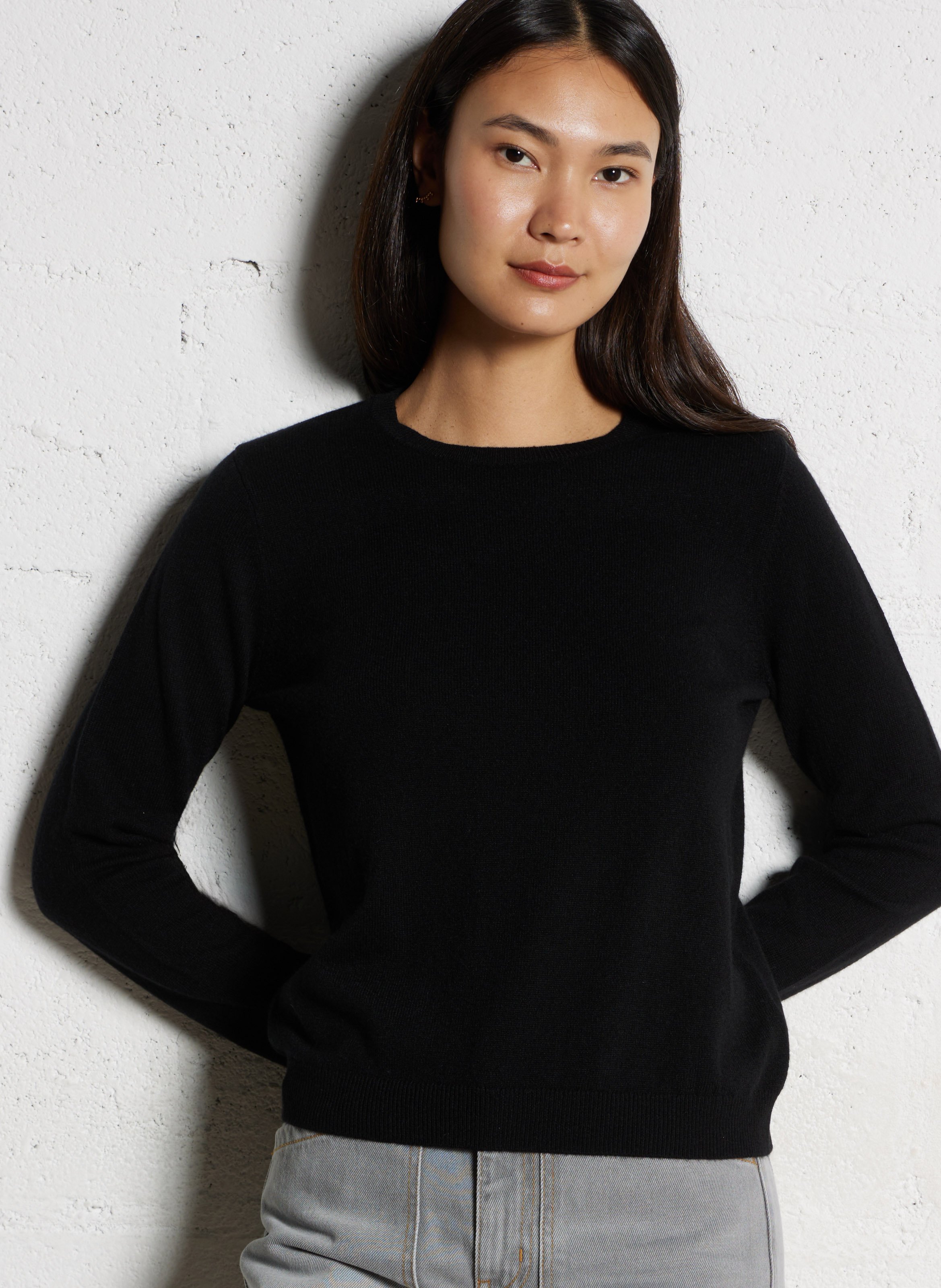 Pull droit uni en cachemire MAJESTIC FILATURES Noir