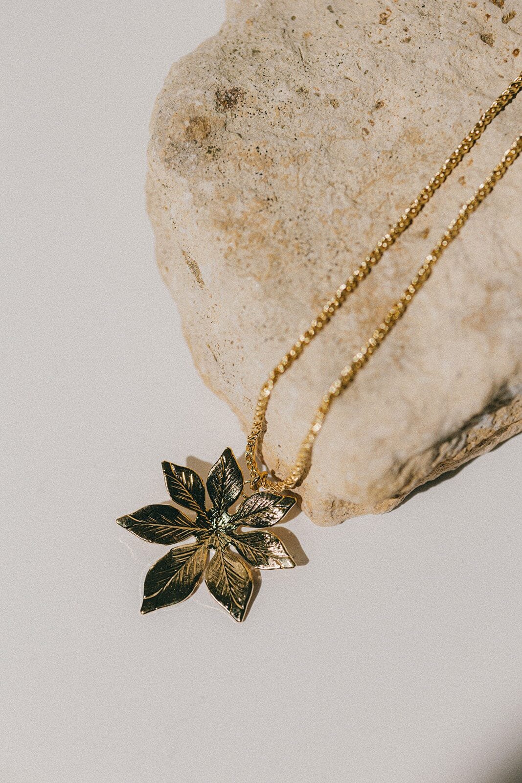 Silver plated flower necklace Golden