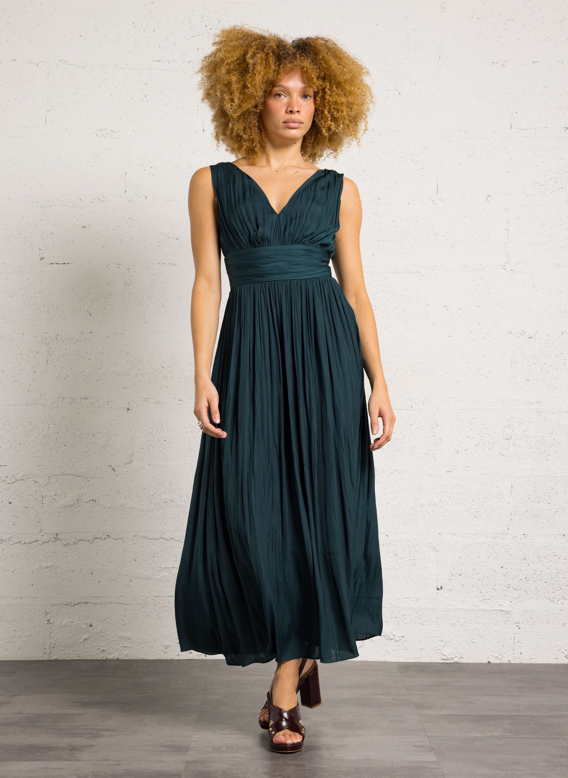 Long V-neck pleated solid maxi dress MAISON 123 Green