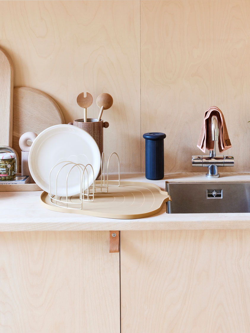 Plastic tray OYOY LIVING DESIGN Brown