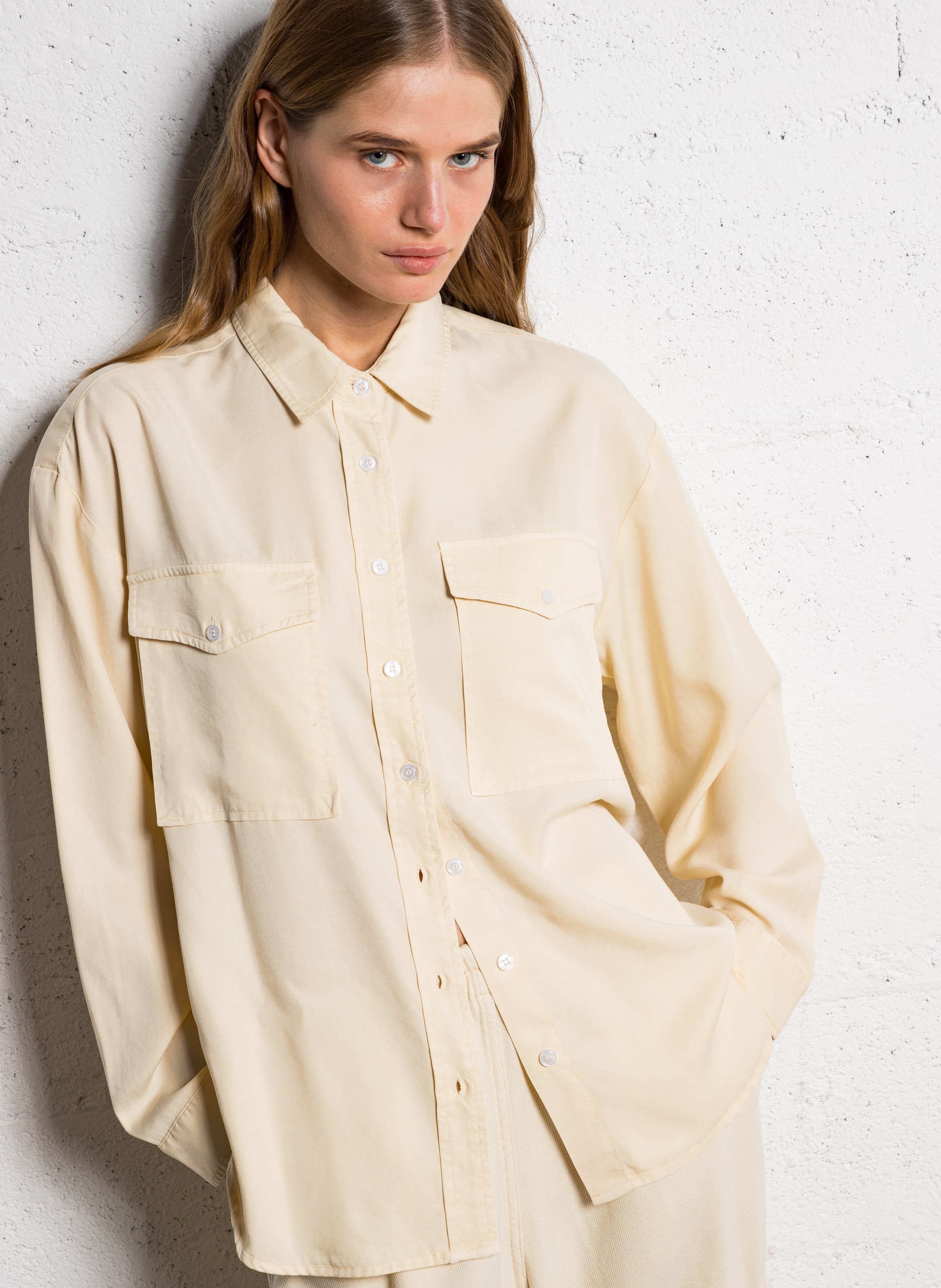 Ruimvallende blouse met klassieke kraag THE NEW SOCIETY Beige