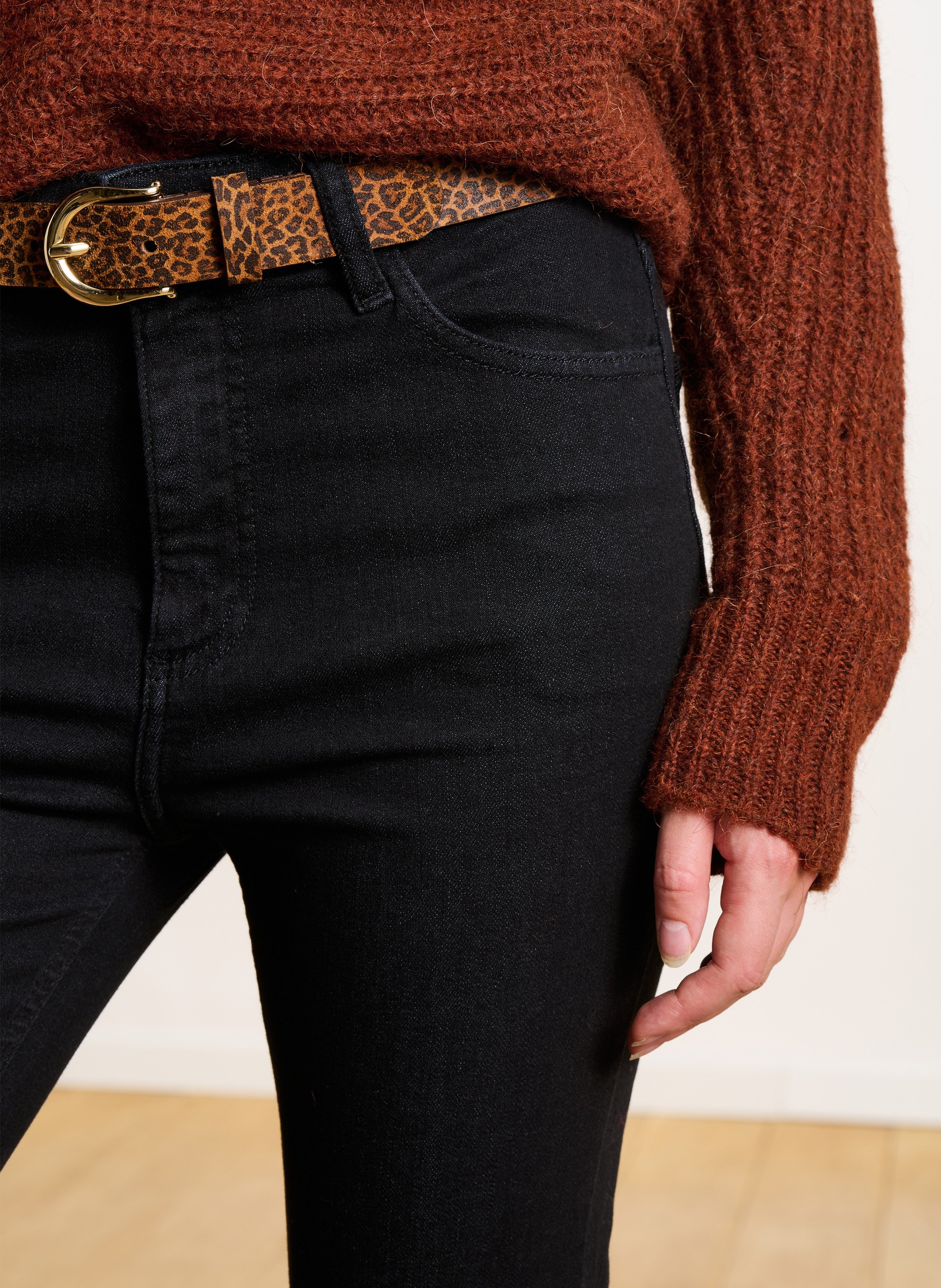 - Straight-leg jeans
- 5 pockets
- Straight cut
- Faded effect LA FEE MARABOUTEE Black