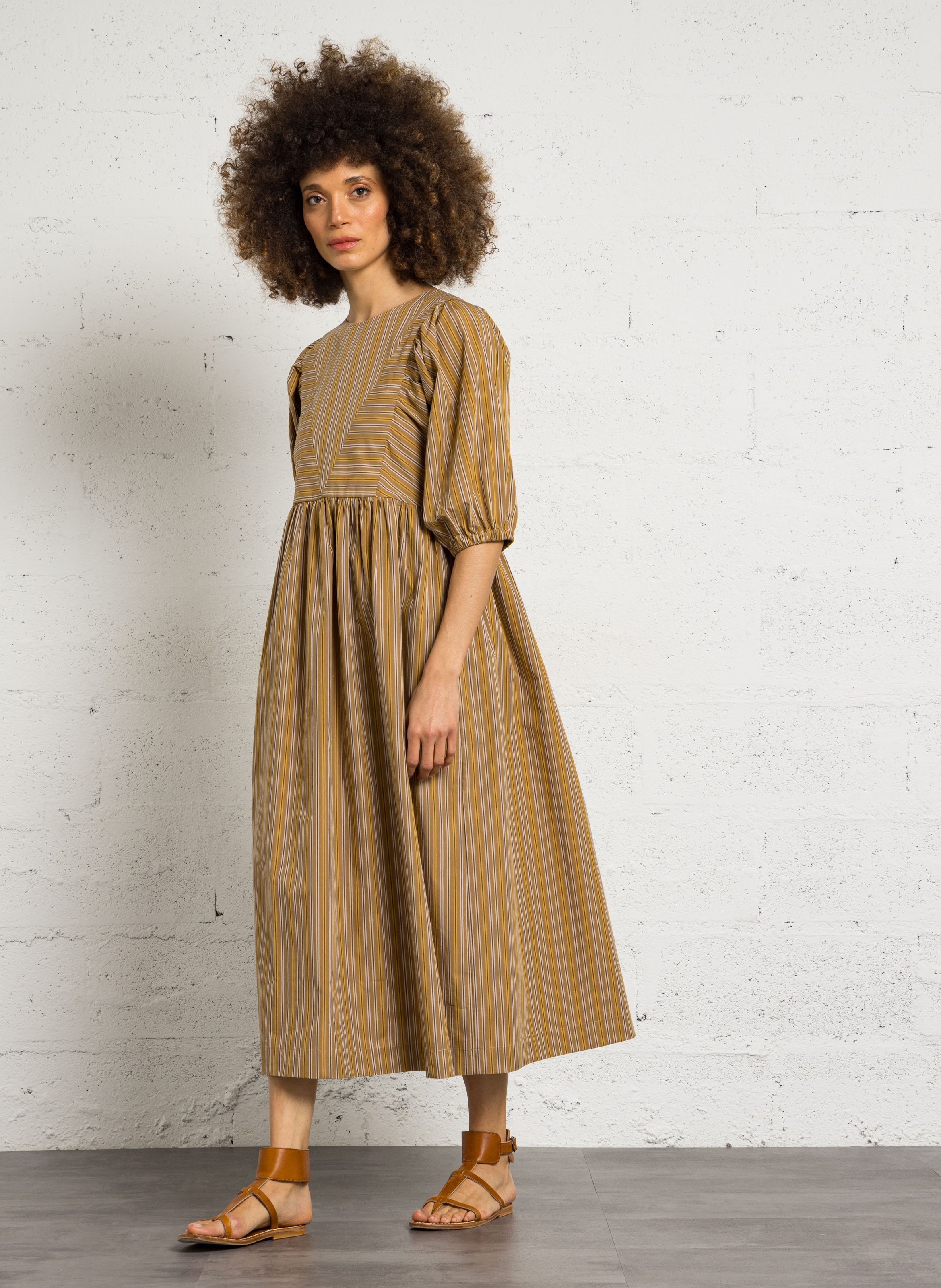 Langes, gestreiftes Baumwollkeid mit Rundhalsausschnitt THE TINY BIG SISTER Braun